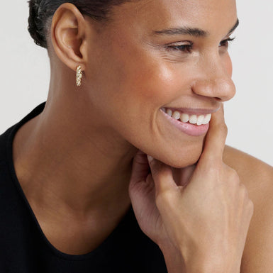 TONI: Crystal Twist Hoop Earrings Gold
