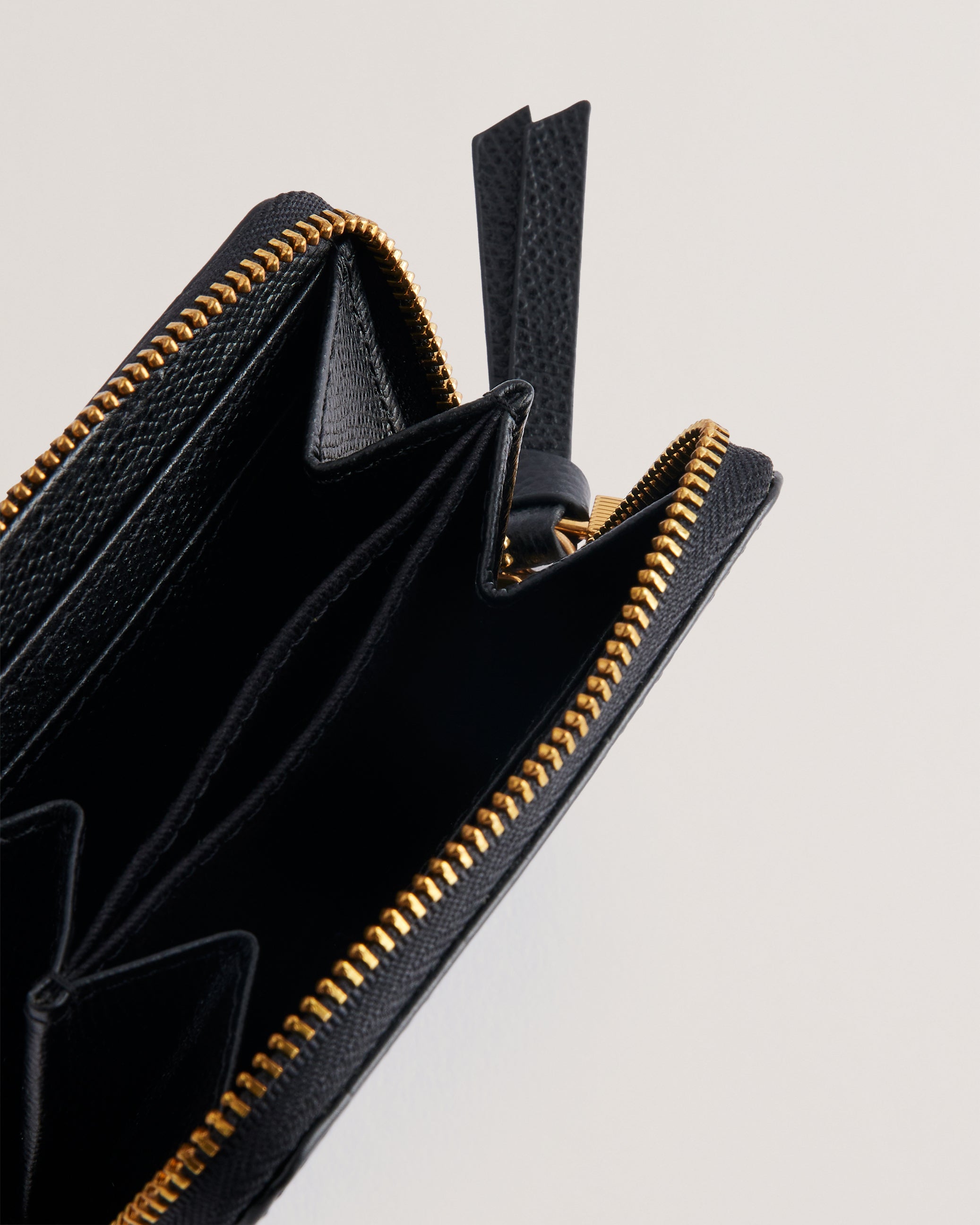 Women's Wesmin-Padlock Detail Small Leather Purse Jet-Black