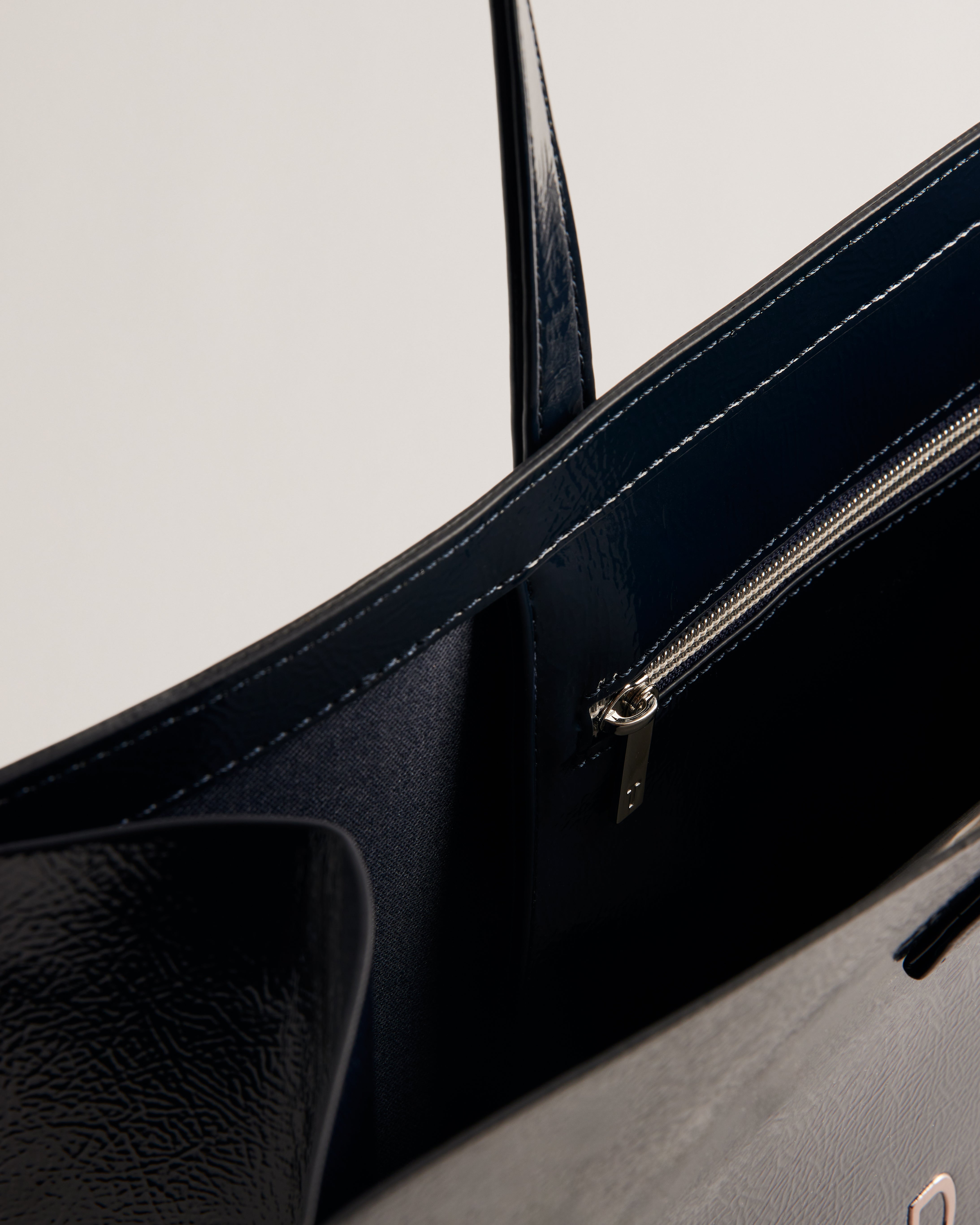 Women's Crikon-Crinkle Extra Large Icon Bag Dk-Blue