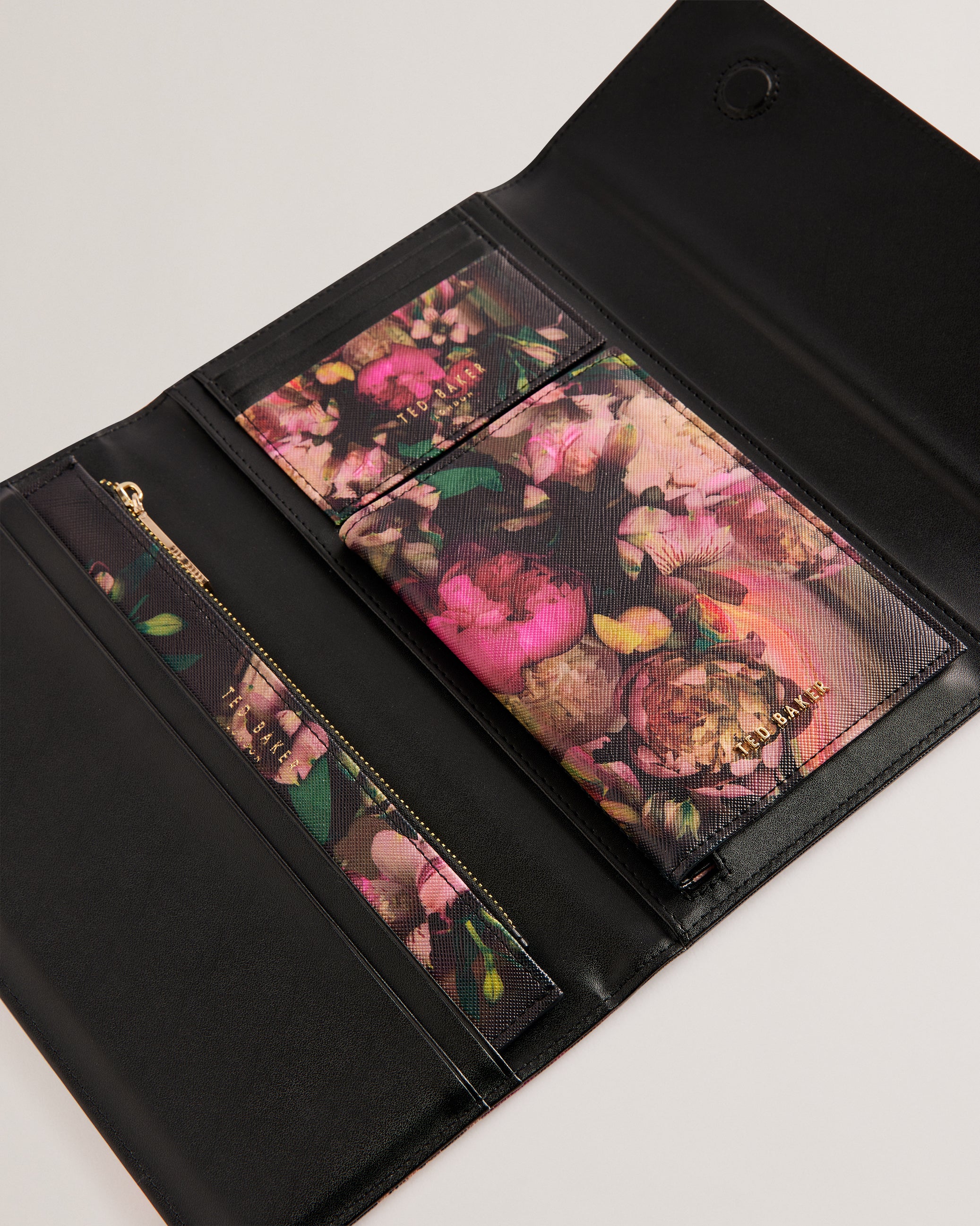 Women's Gaillsi-Printed Travel Wallet Black