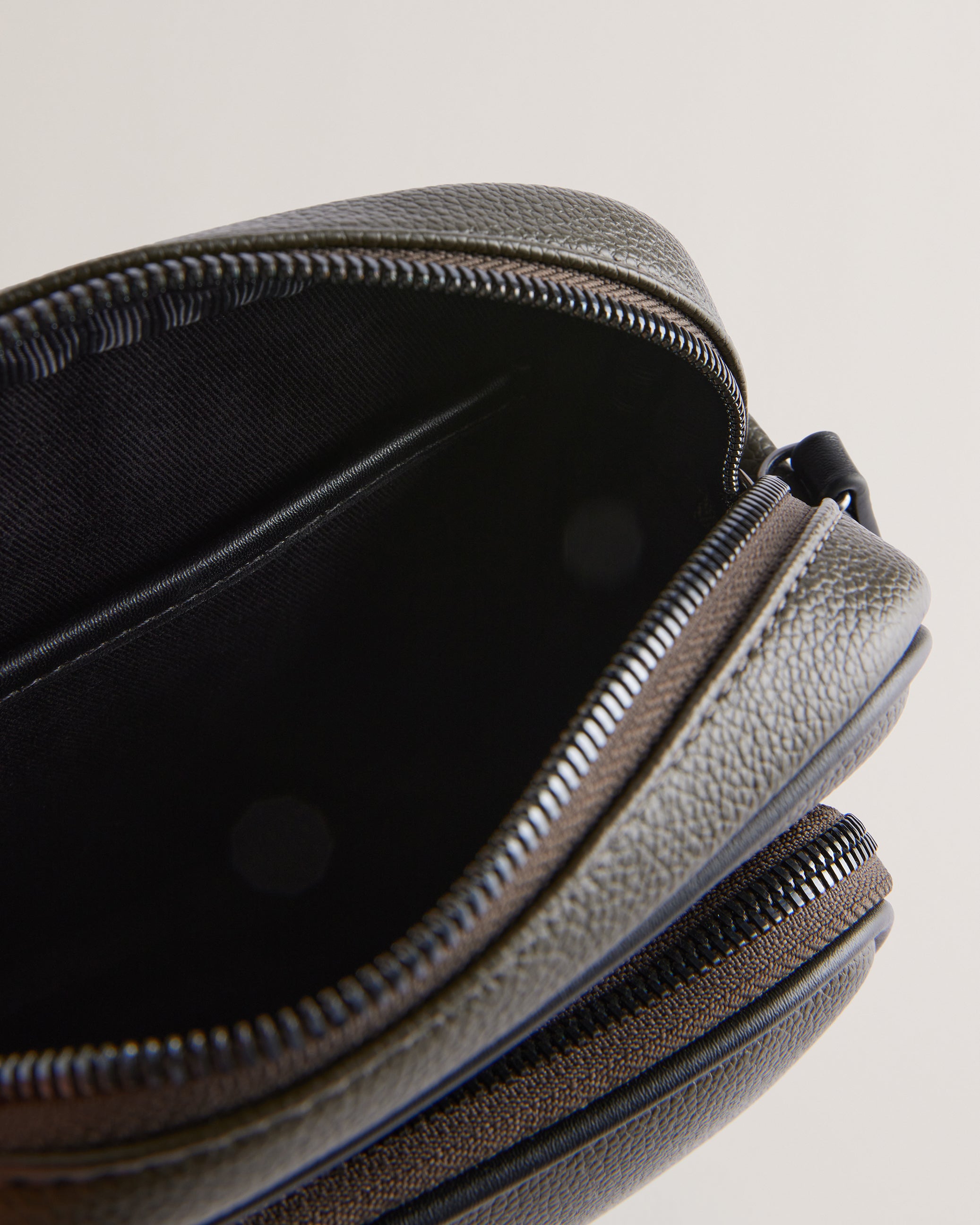 Men's Taii-Pu Tb Script Flight Bag Khaki