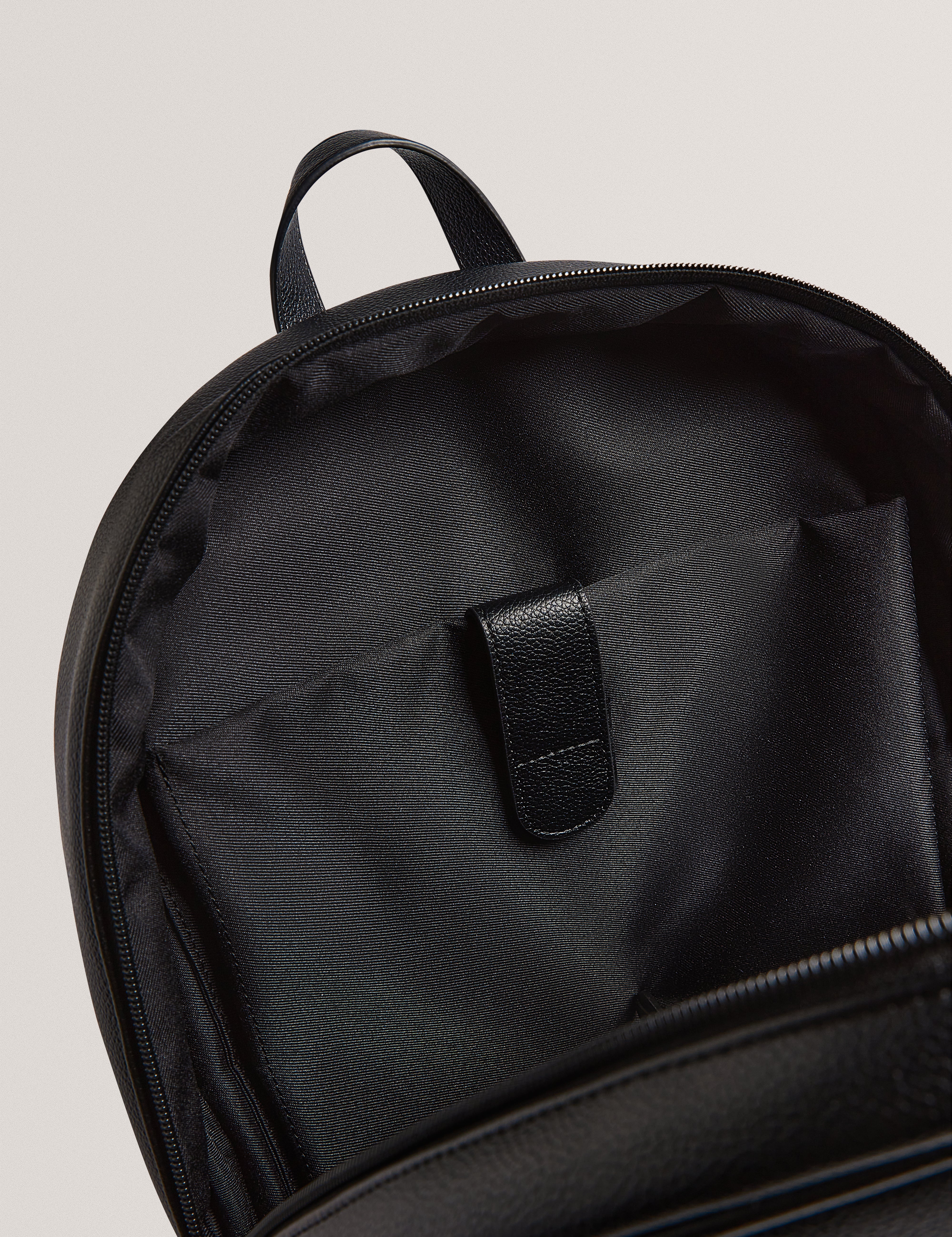 KEVIIN: Stripe PU Backpack