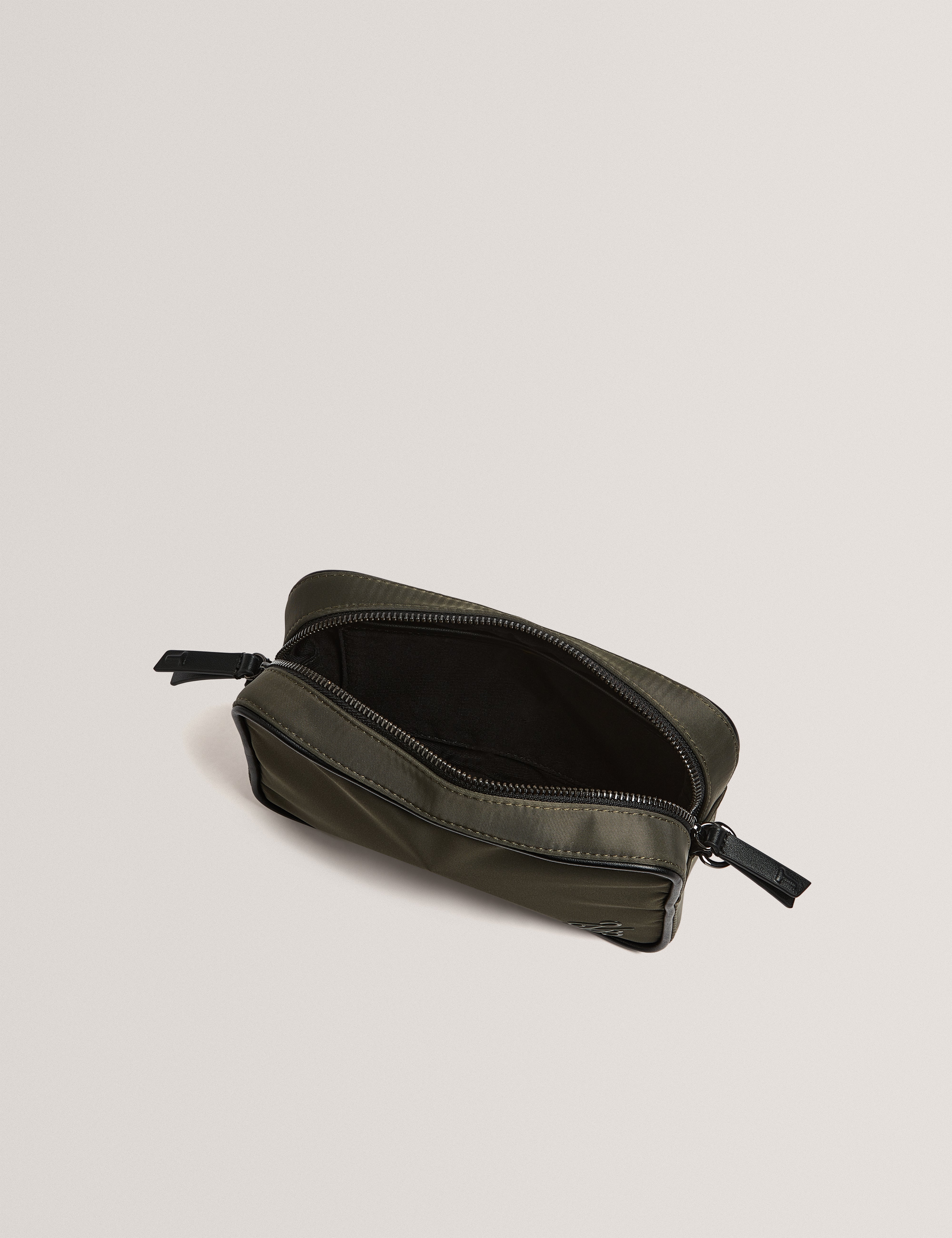 Mens NESBIIT-Nylon TB Script Camera Cross