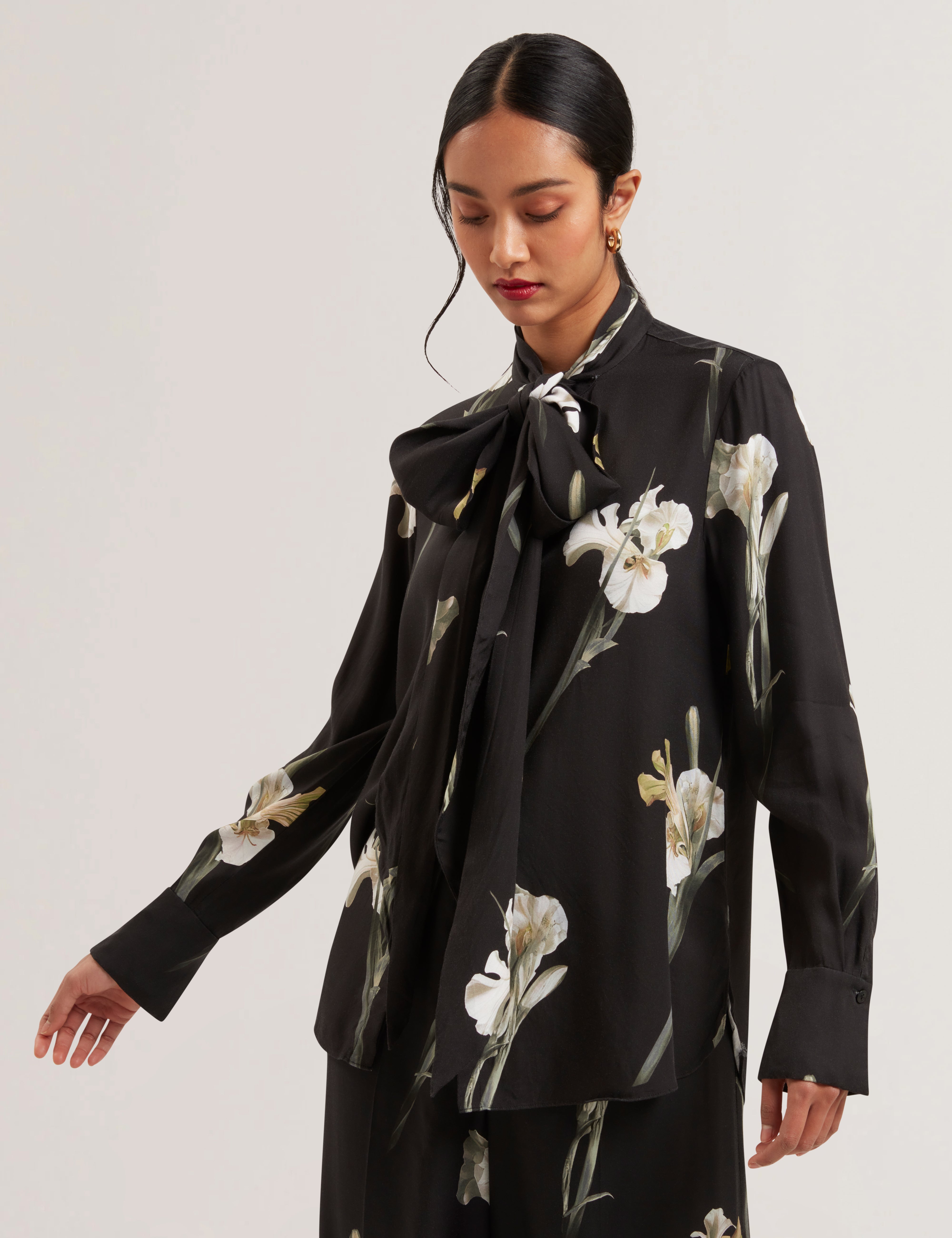 Women's ZAKIIER-Printed Scarf Detail Long Sleeve Blouse