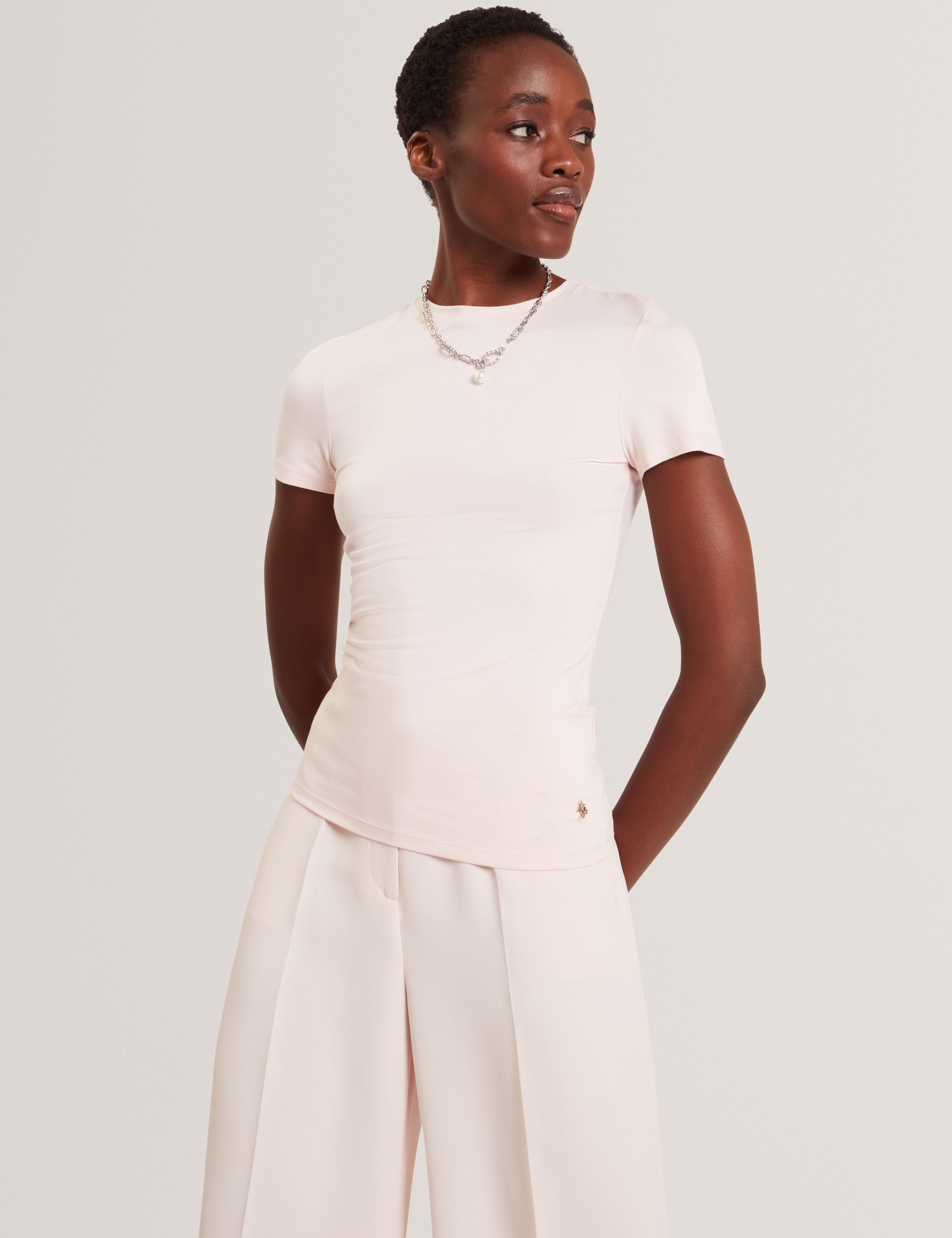 LARNAA: Short Sleeve Fitted Tee