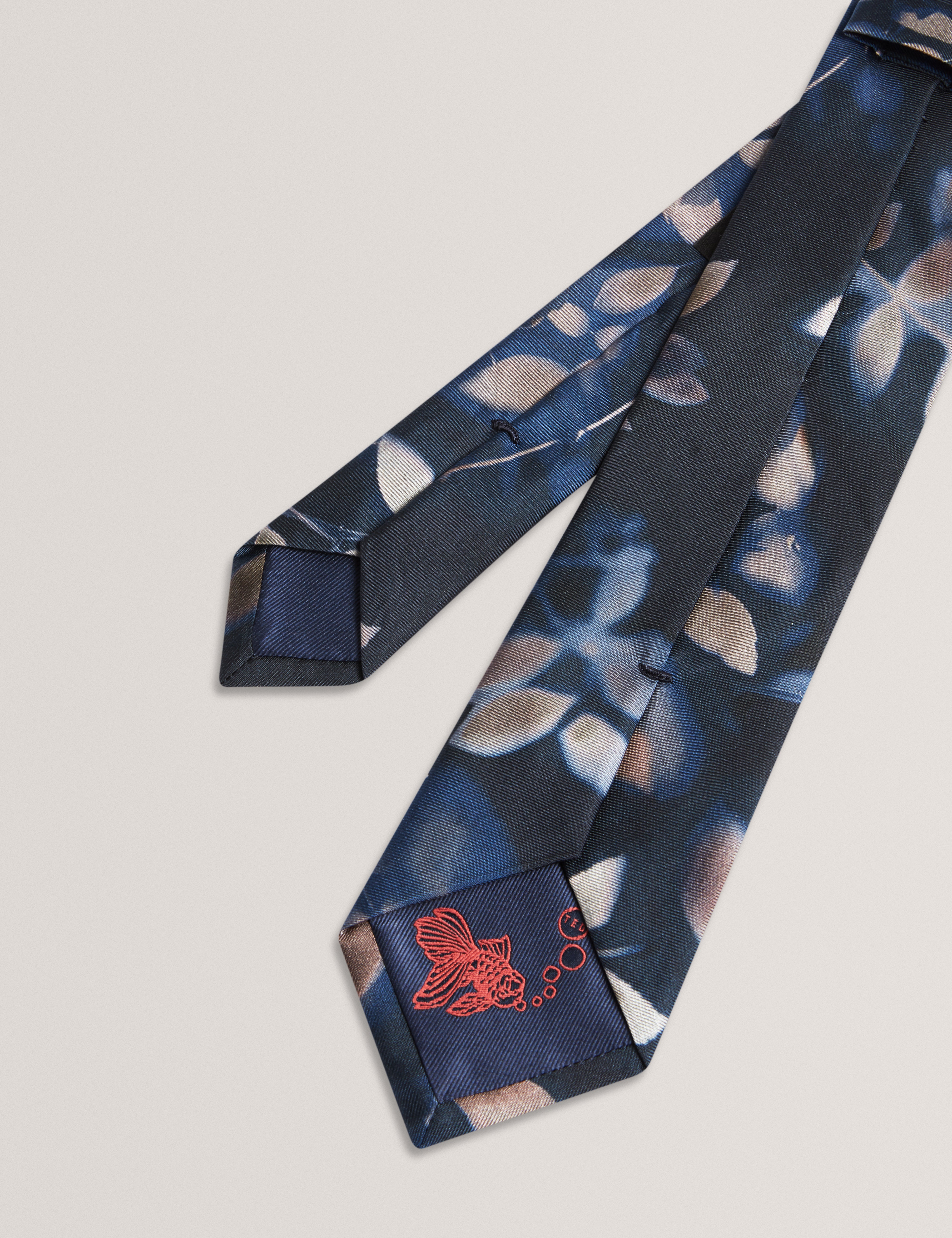 SILVANO: Leaf Print Silk Tie