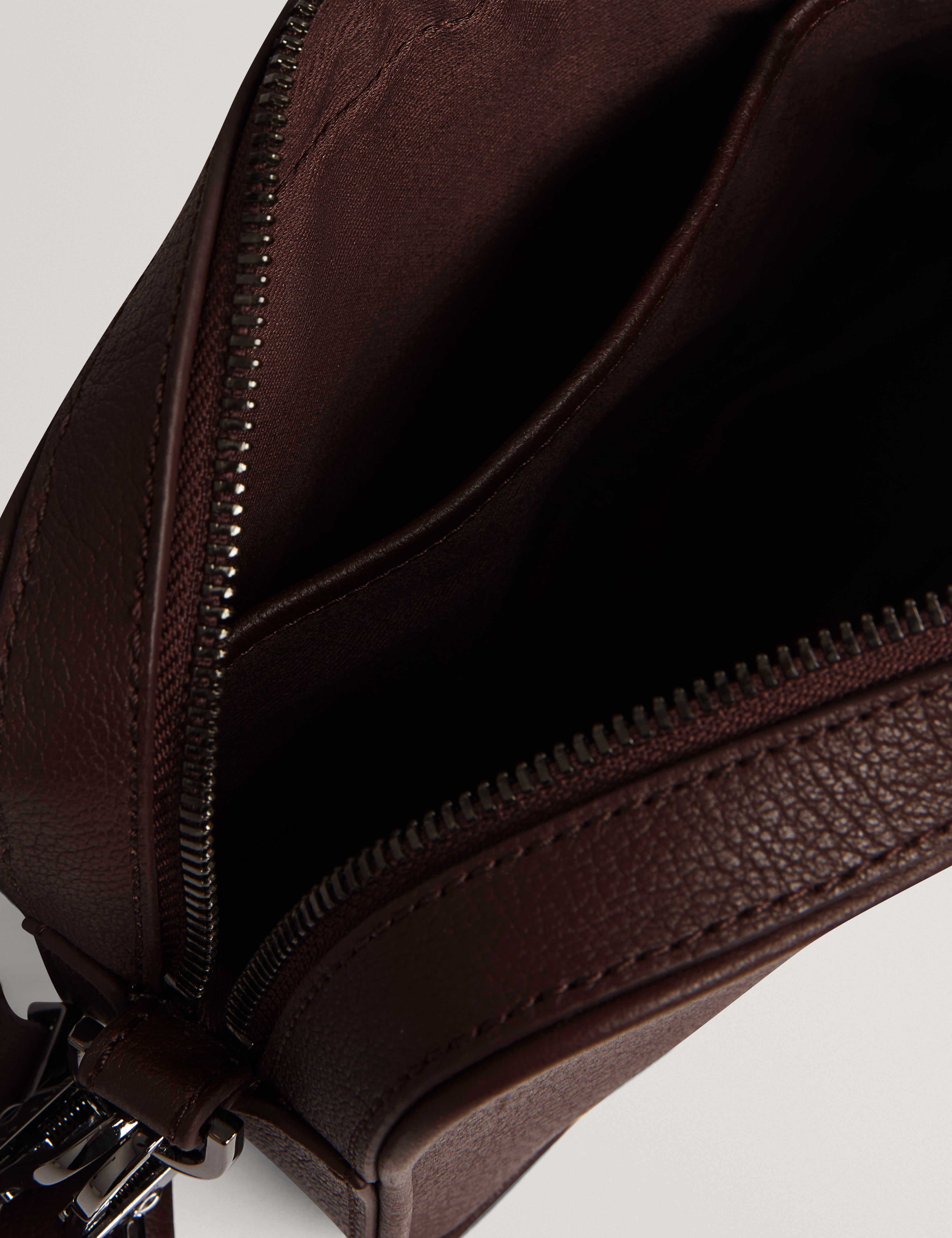GRIFIN: Leather Crossbody Bag