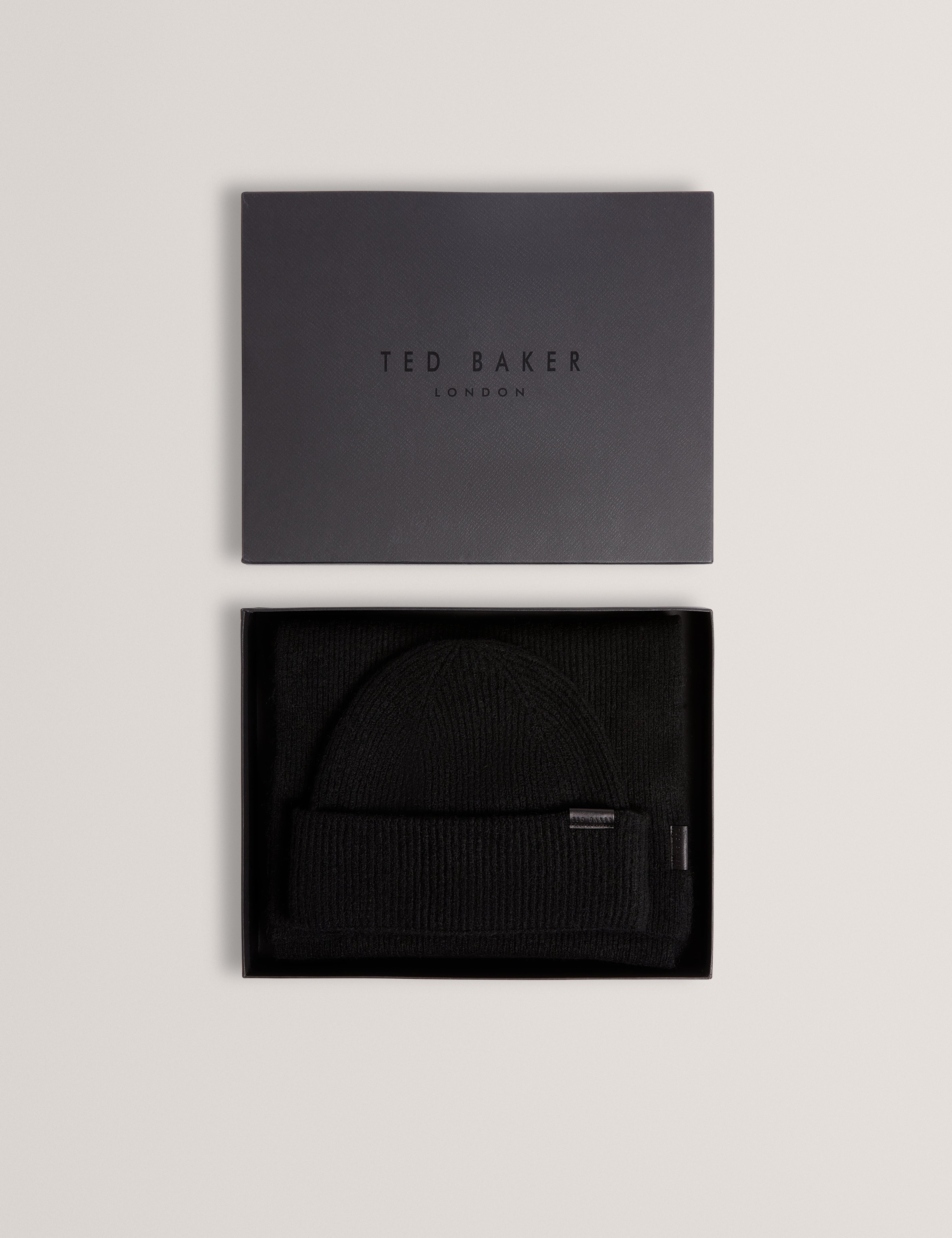 ALLIIYS: Ribbed Hat and Scarf Gift Set