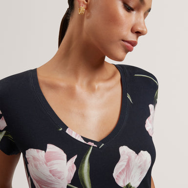 VAIILEY: Printed V Neck Fitted Tee