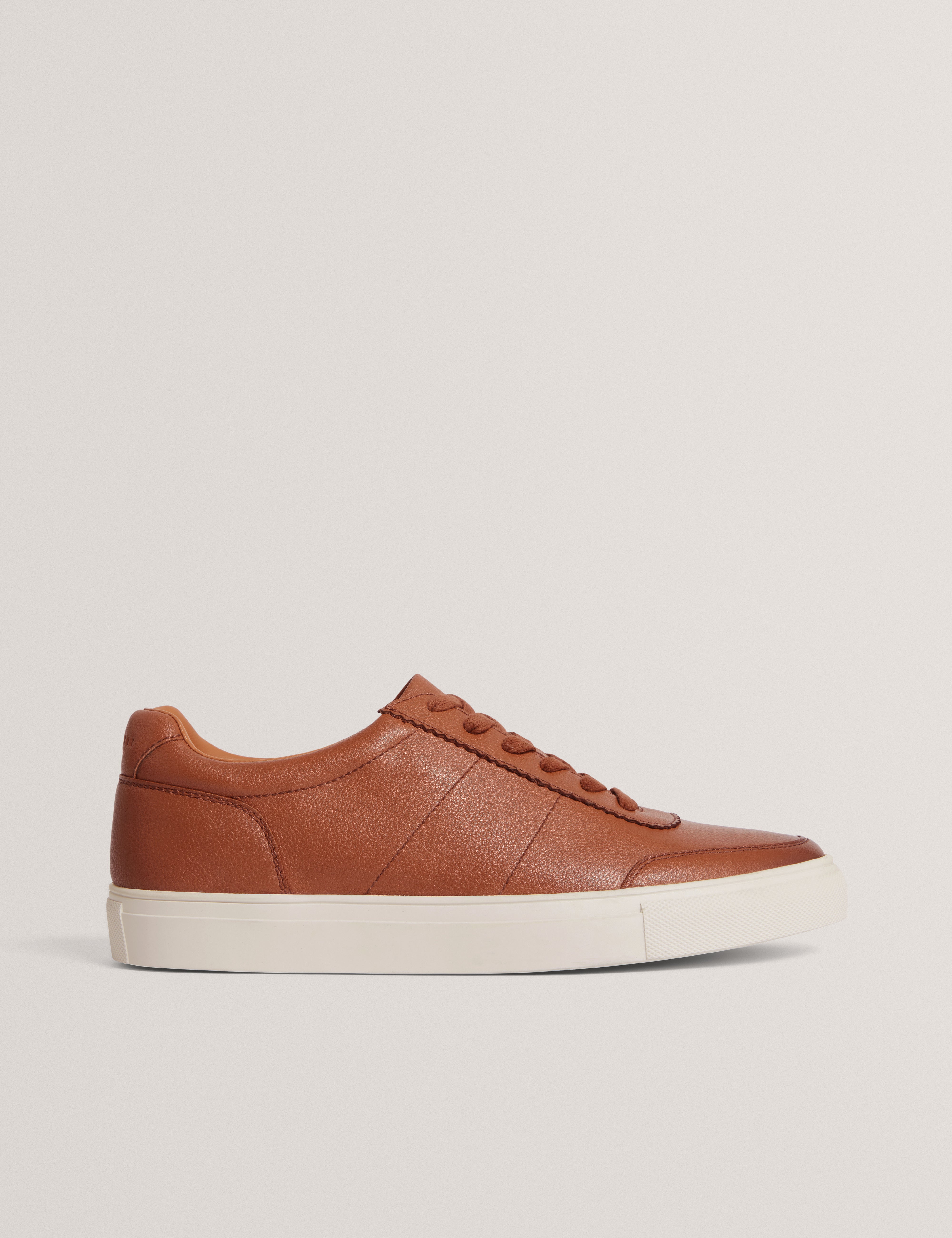KERISON: Pebbled Leather Trainer