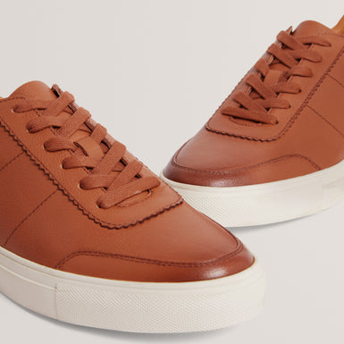 KERISON: Pebbled Leather Trainer