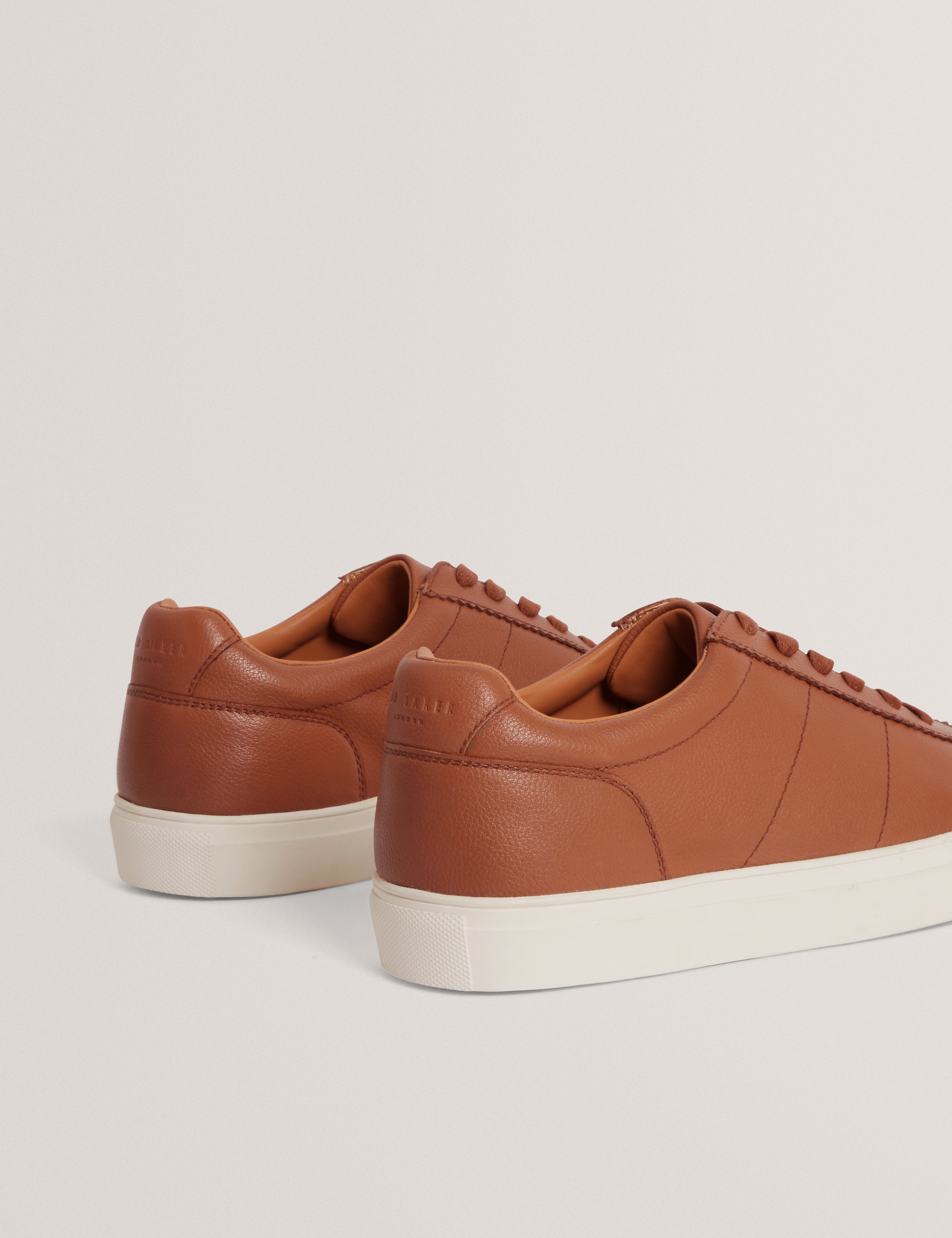 KERISON: Pebbled Leather Trainer