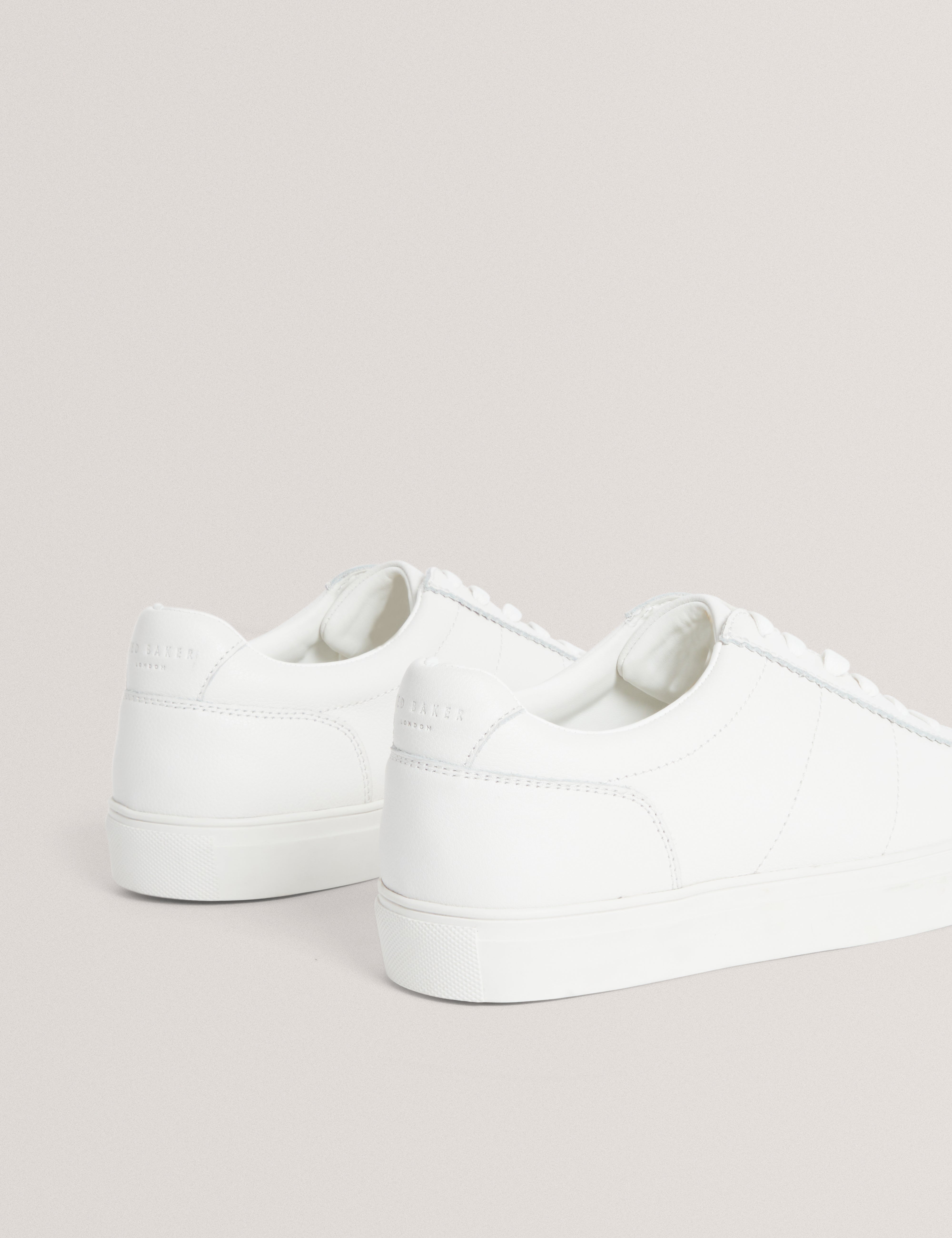 KERISON: Pebbled Leather Trainer