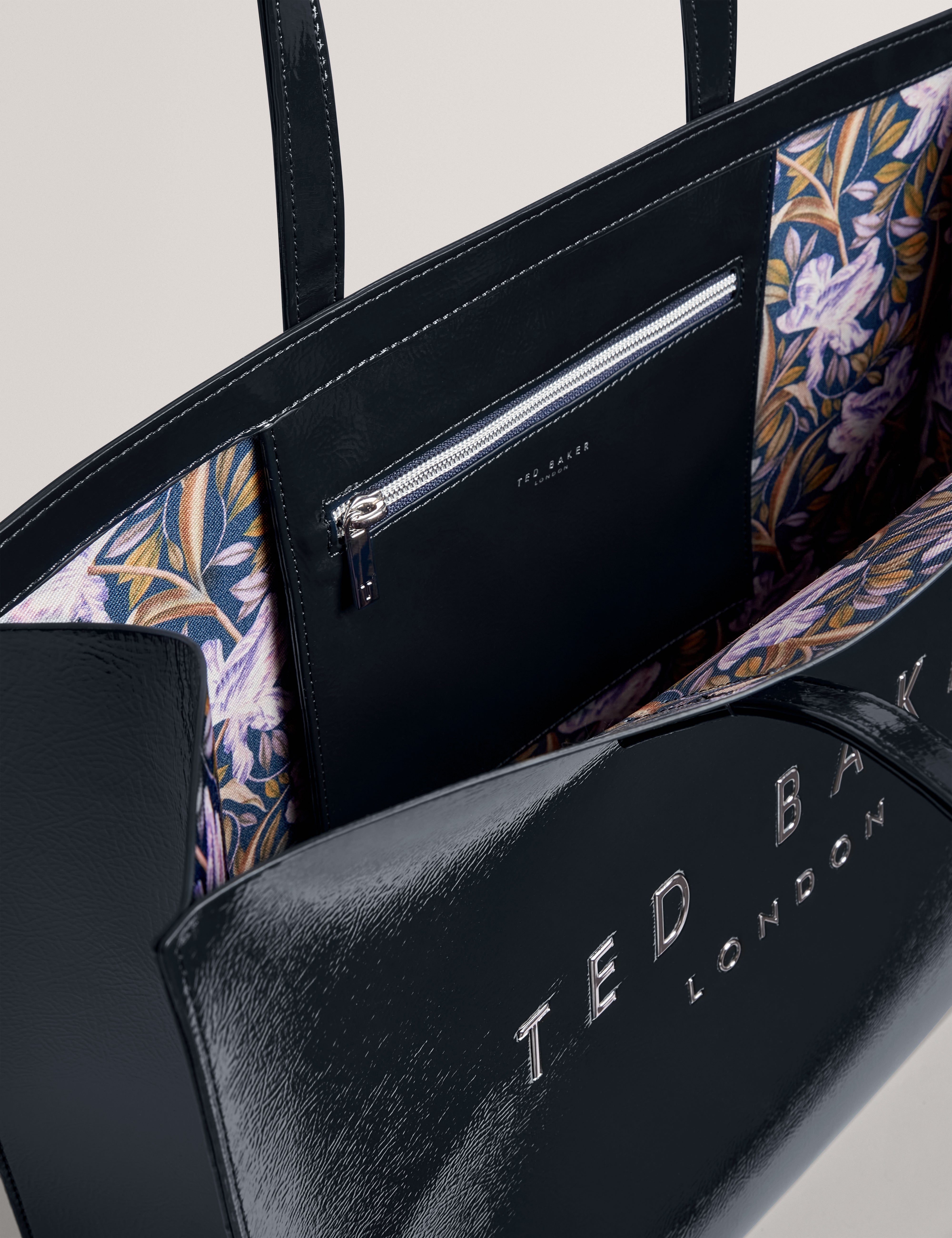 Women's CAARMEN-Extra Large Printed Crinkle Icon Bag