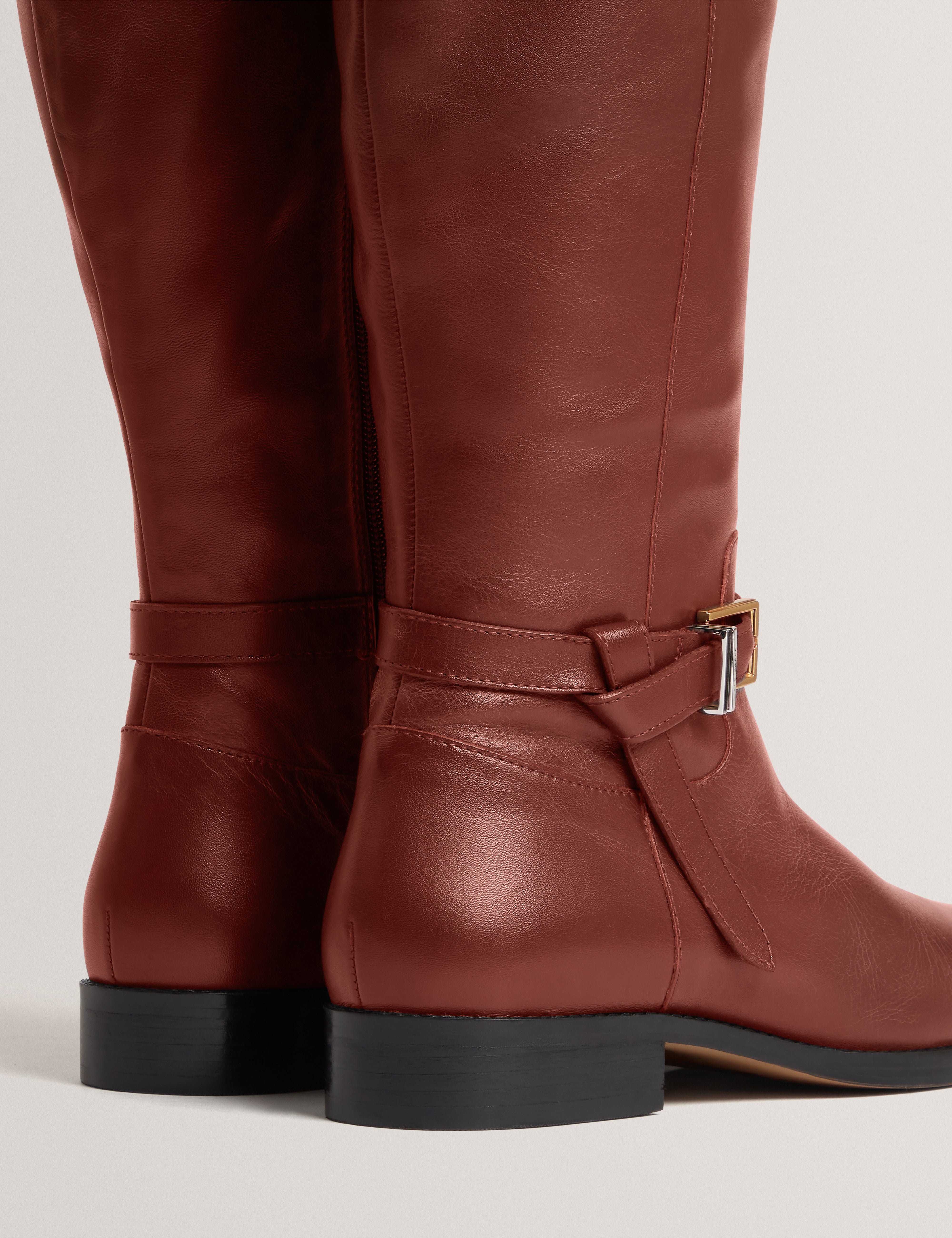 CLORETT: Belt Detail Riding Flat Boot