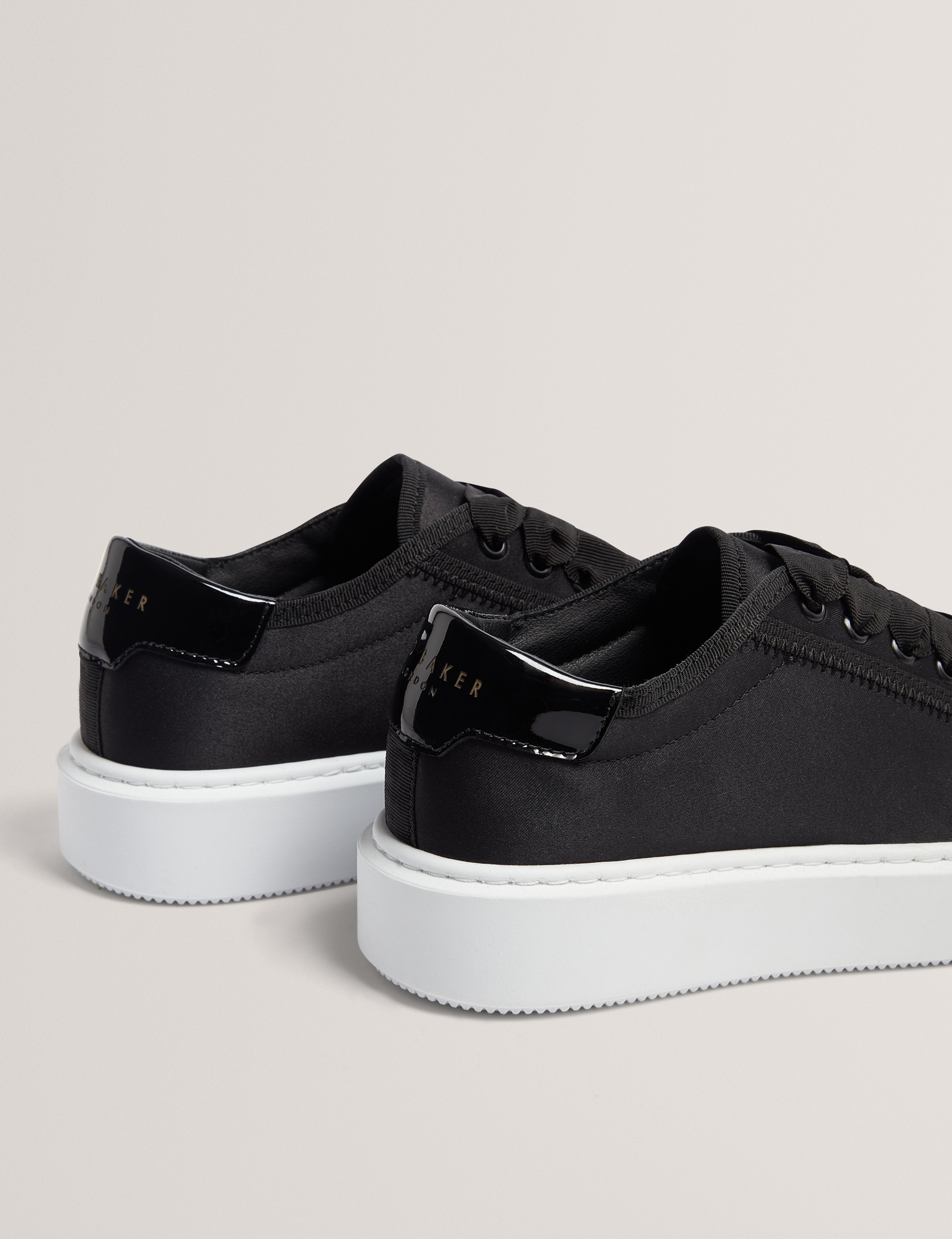 ZAIINA: Satin Trainer