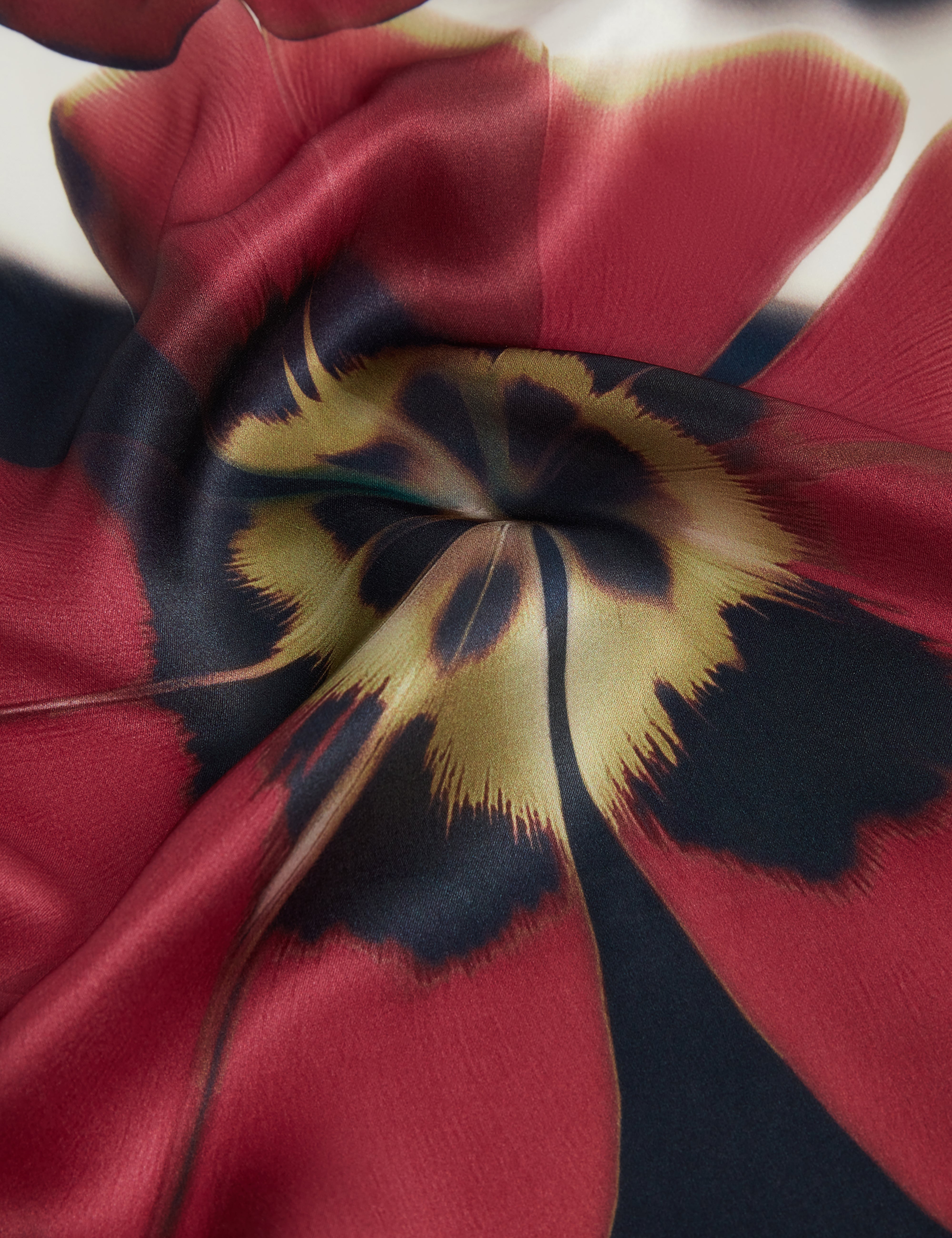 JEEANN: Floral Printed Silk Square Scarf