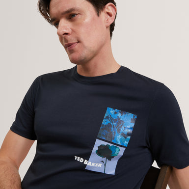 FLORAEN: Ss Chest Graphic T-Shirt