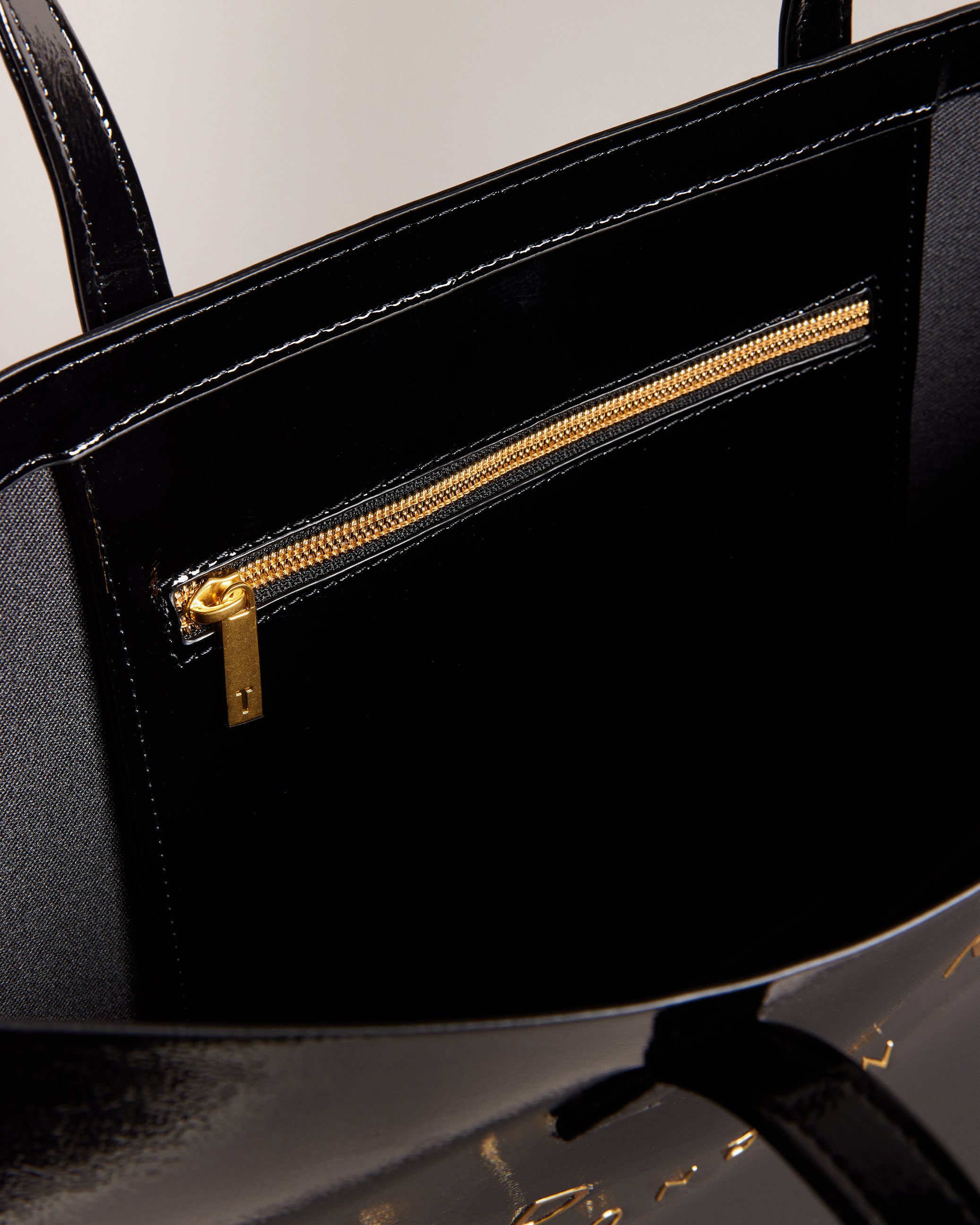 CRIKON: Crinkle Extra Large Icon Bag