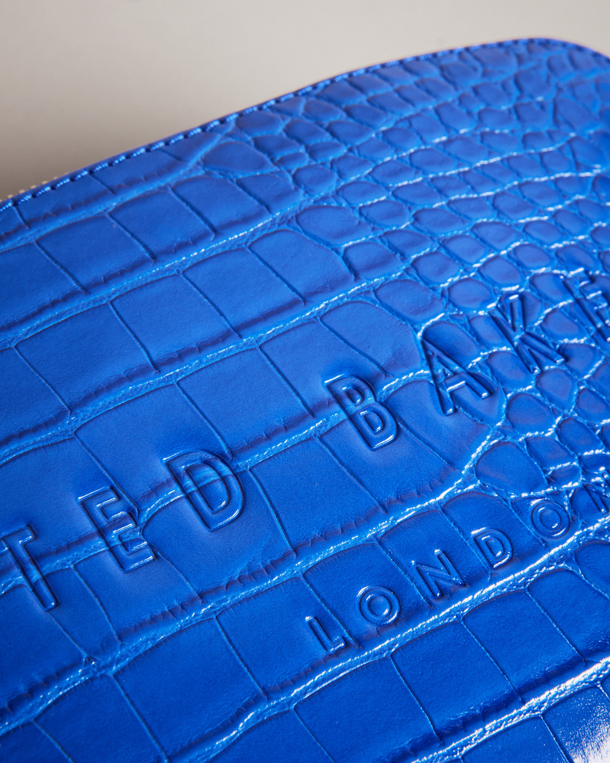 Women's Crocala-Imitation Croc Makeup Bag Brt-Blue