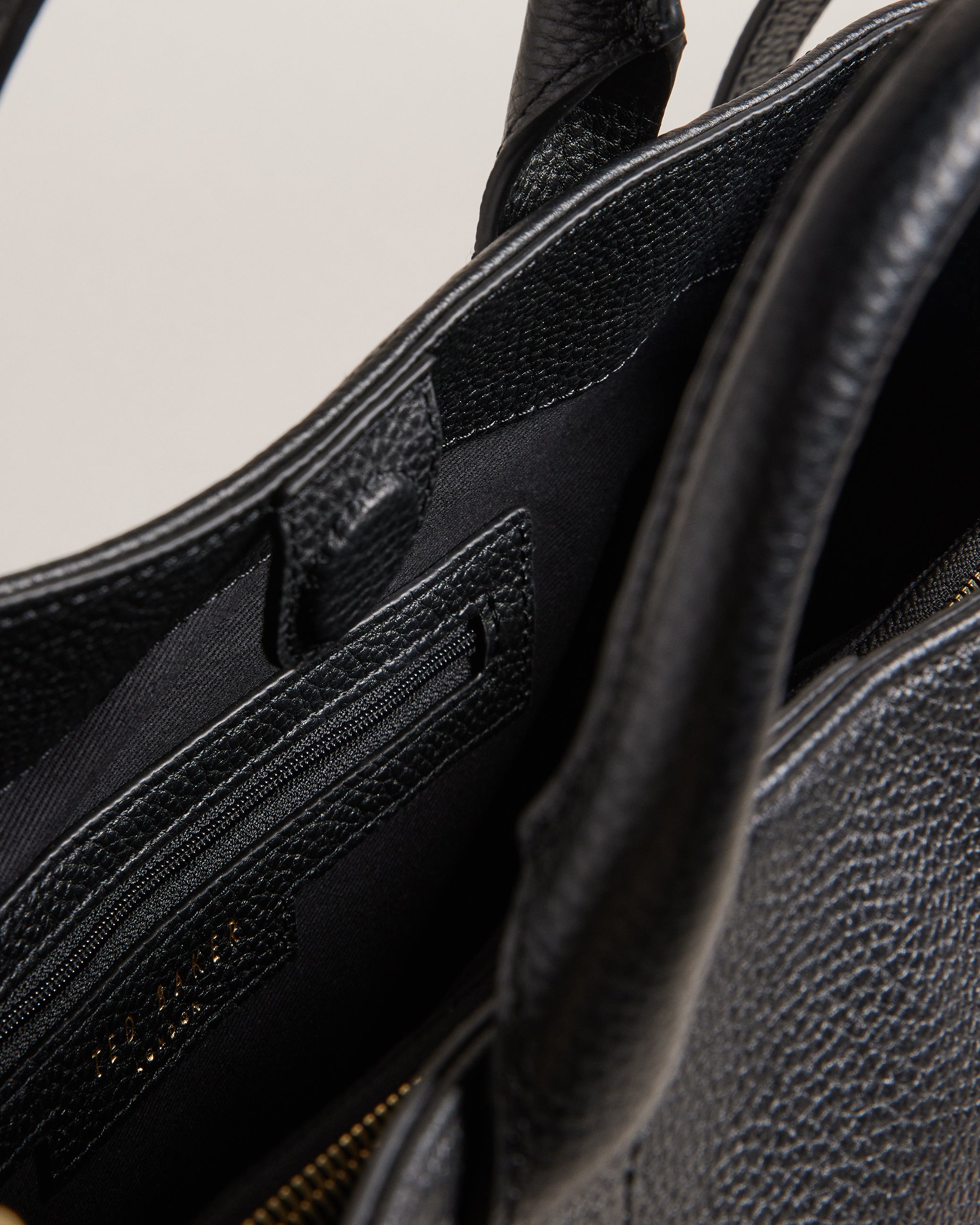 Women's Winisie Black