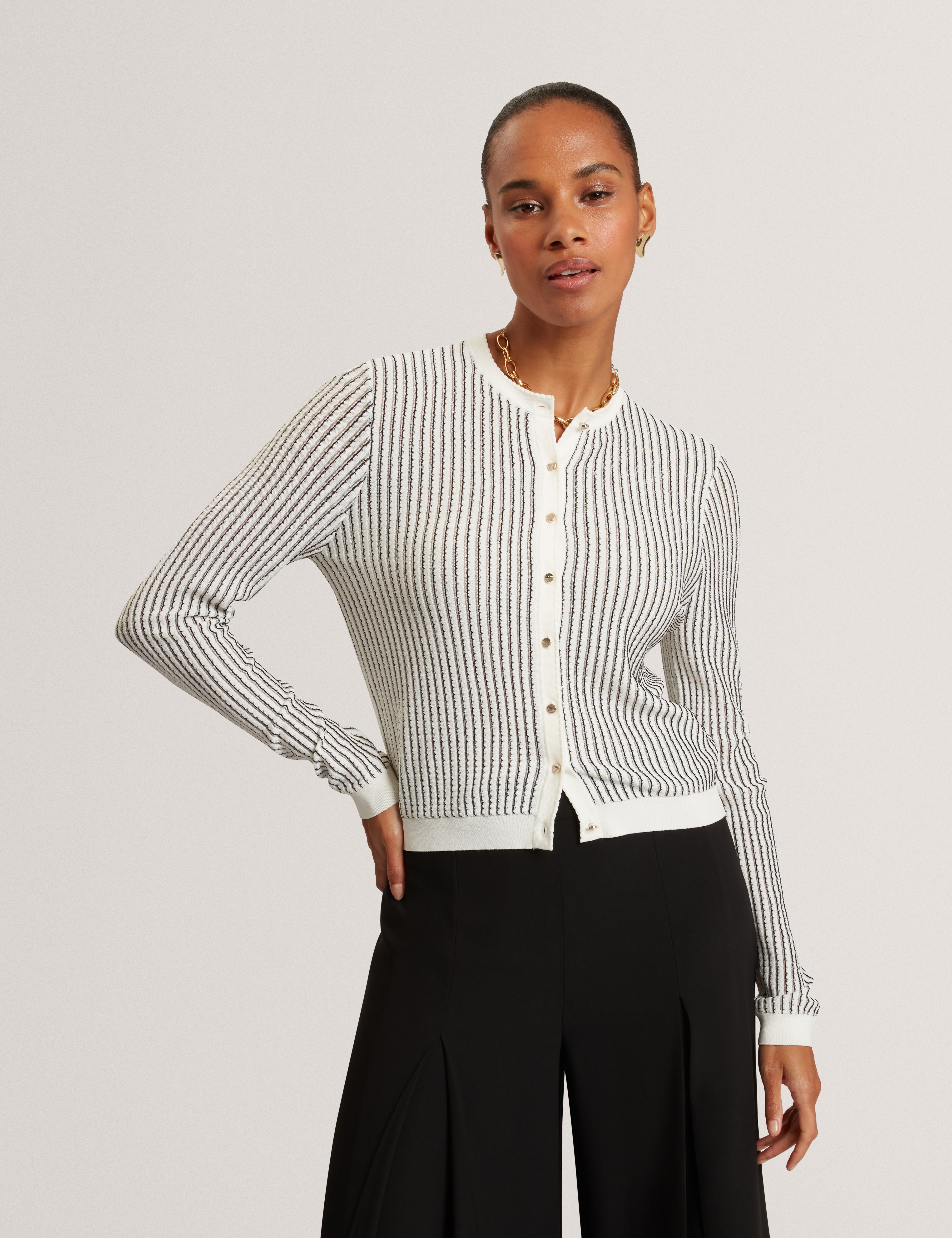 NERA: Knitted Crew Neck Cropped Cardigan