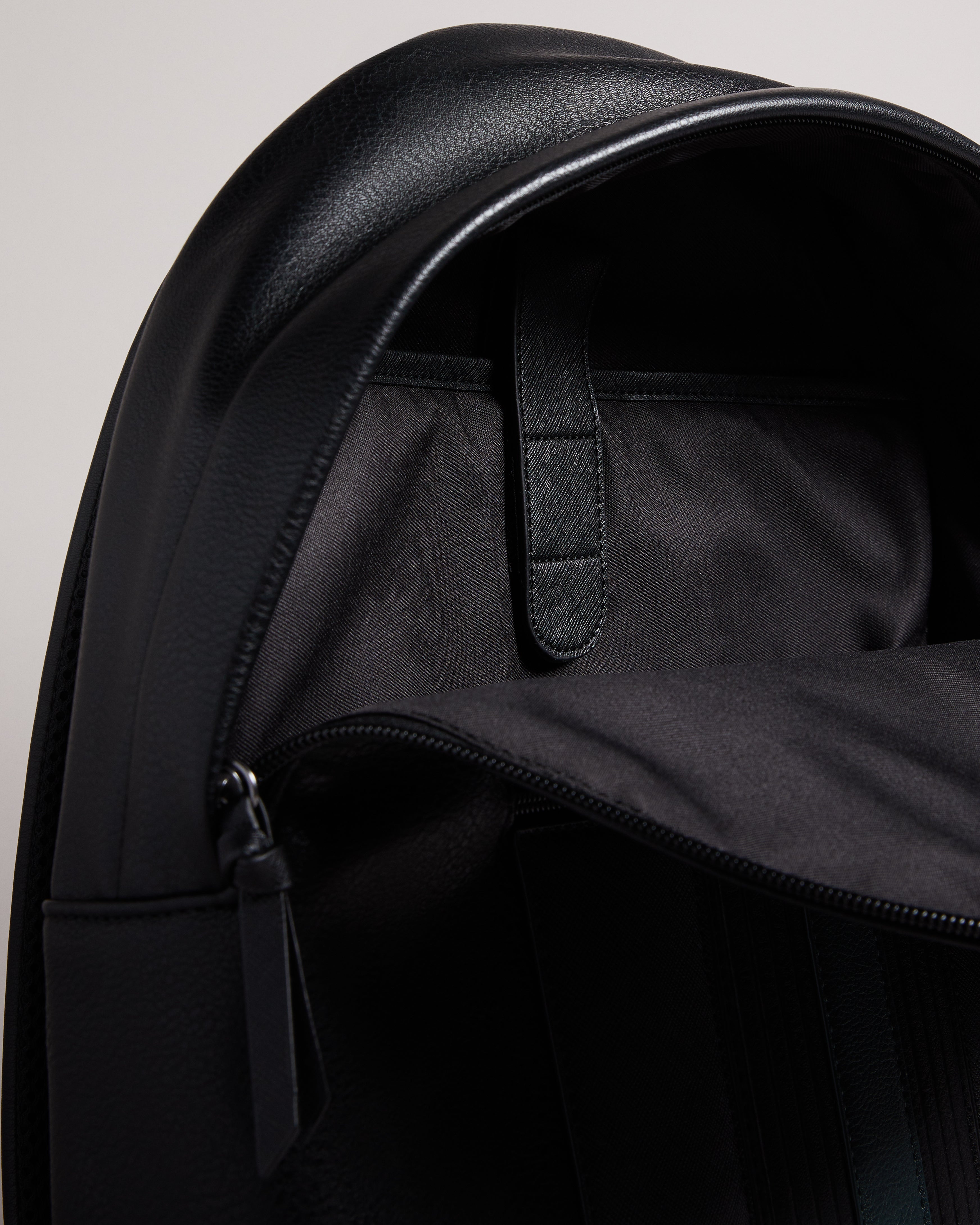 Men's Esentle Black