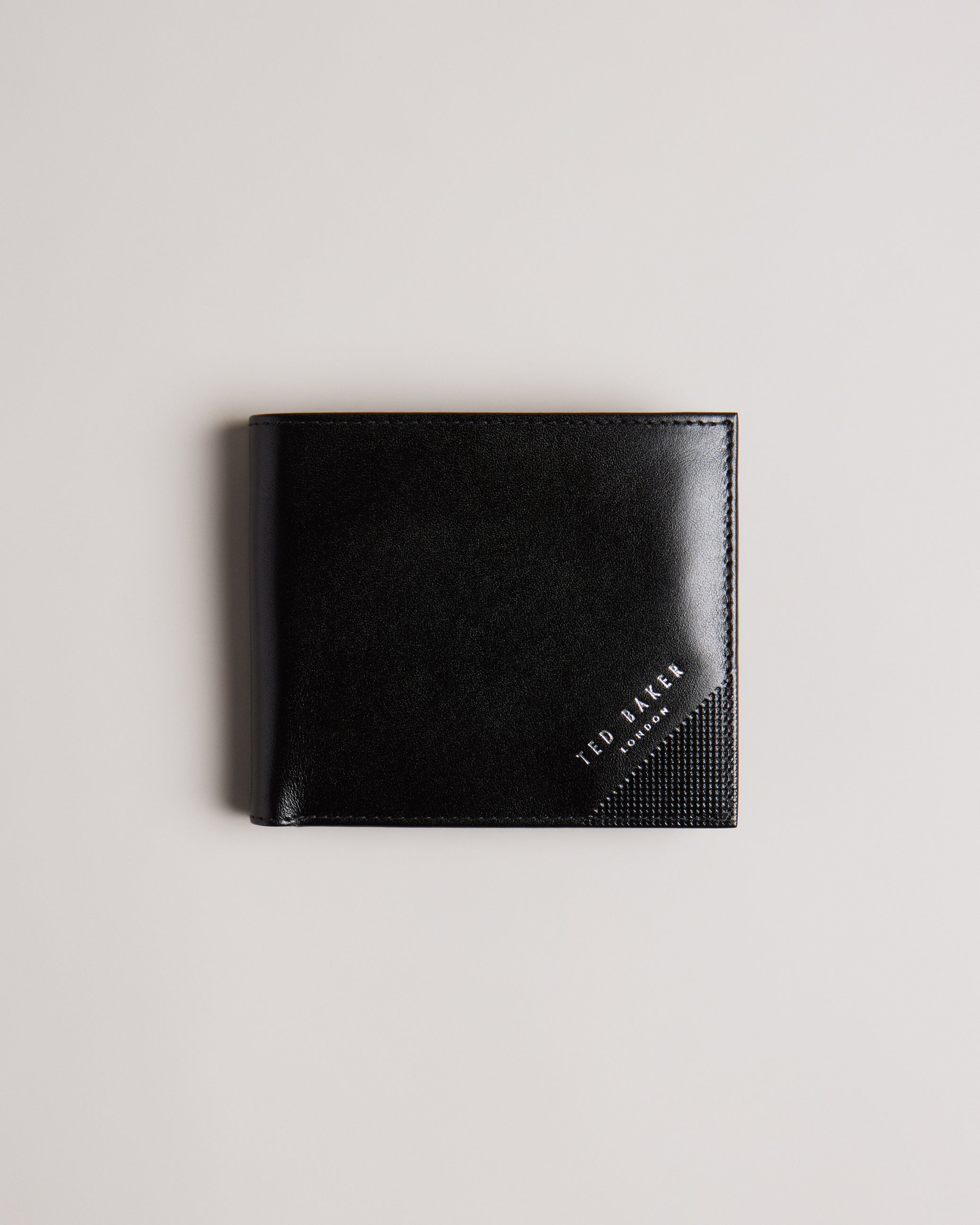 Men's Prugs-Embossed Corner Leather Bifold Black