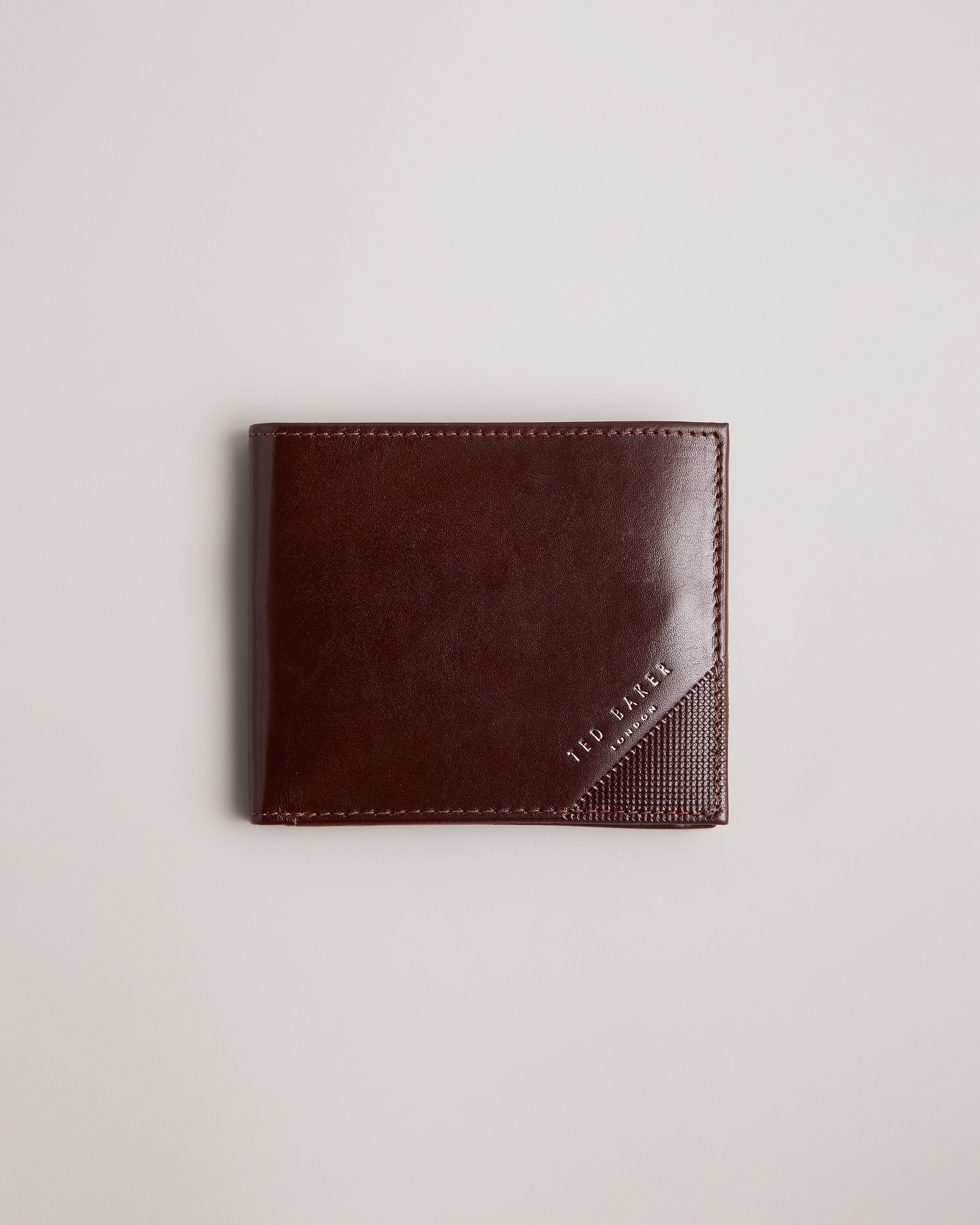 PRUGS: Embossed Corner Leather Bifold Coin Wallet