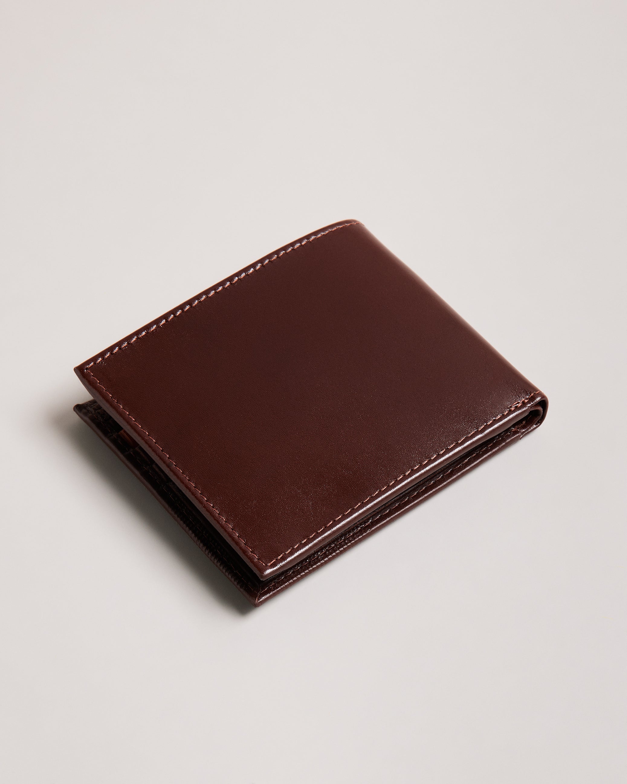 PRUGS: Embossed Corner Leather Bifold Coin Wallet
