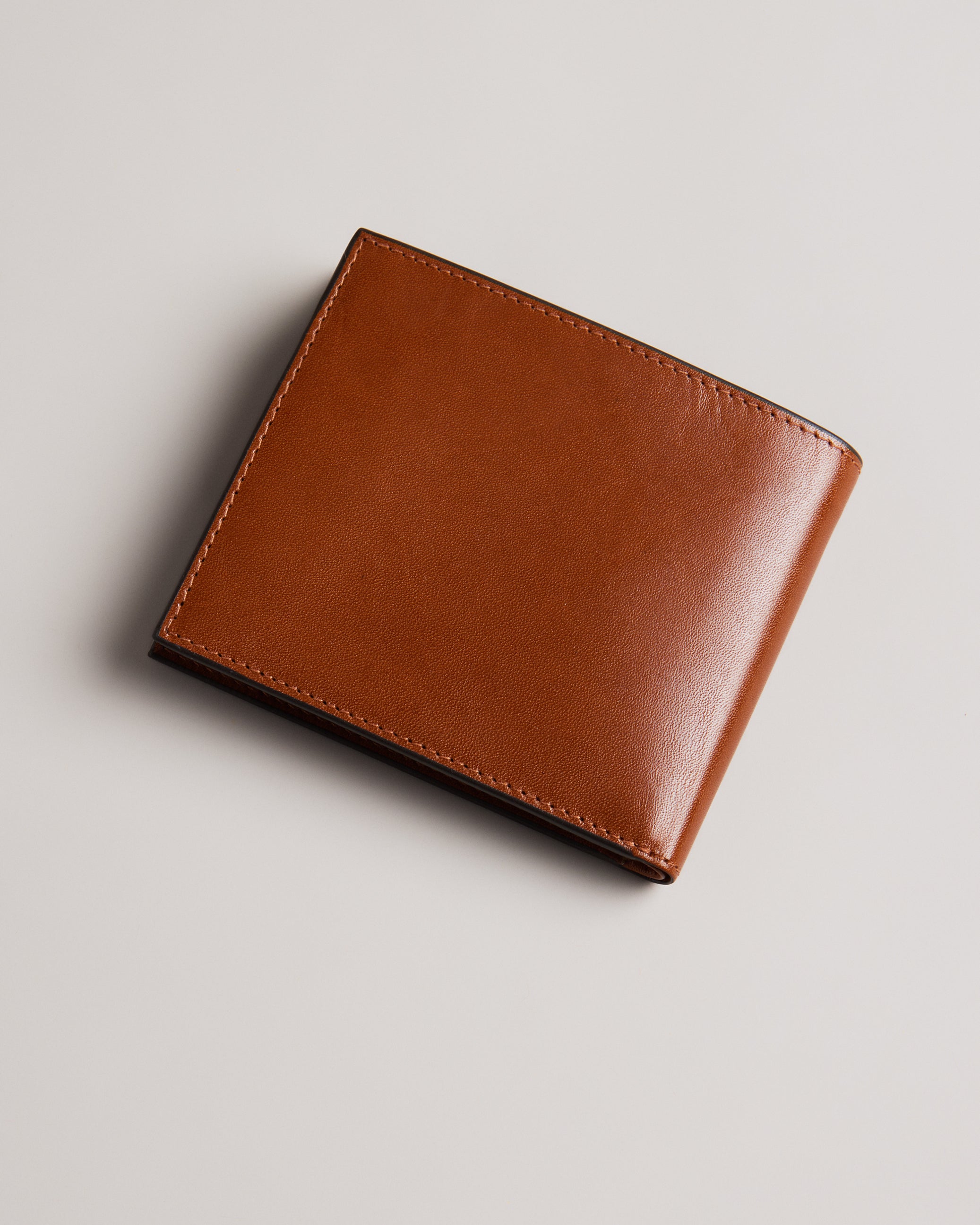 PRUGS: Embossed Corner Leather Bifold Coin Wallet