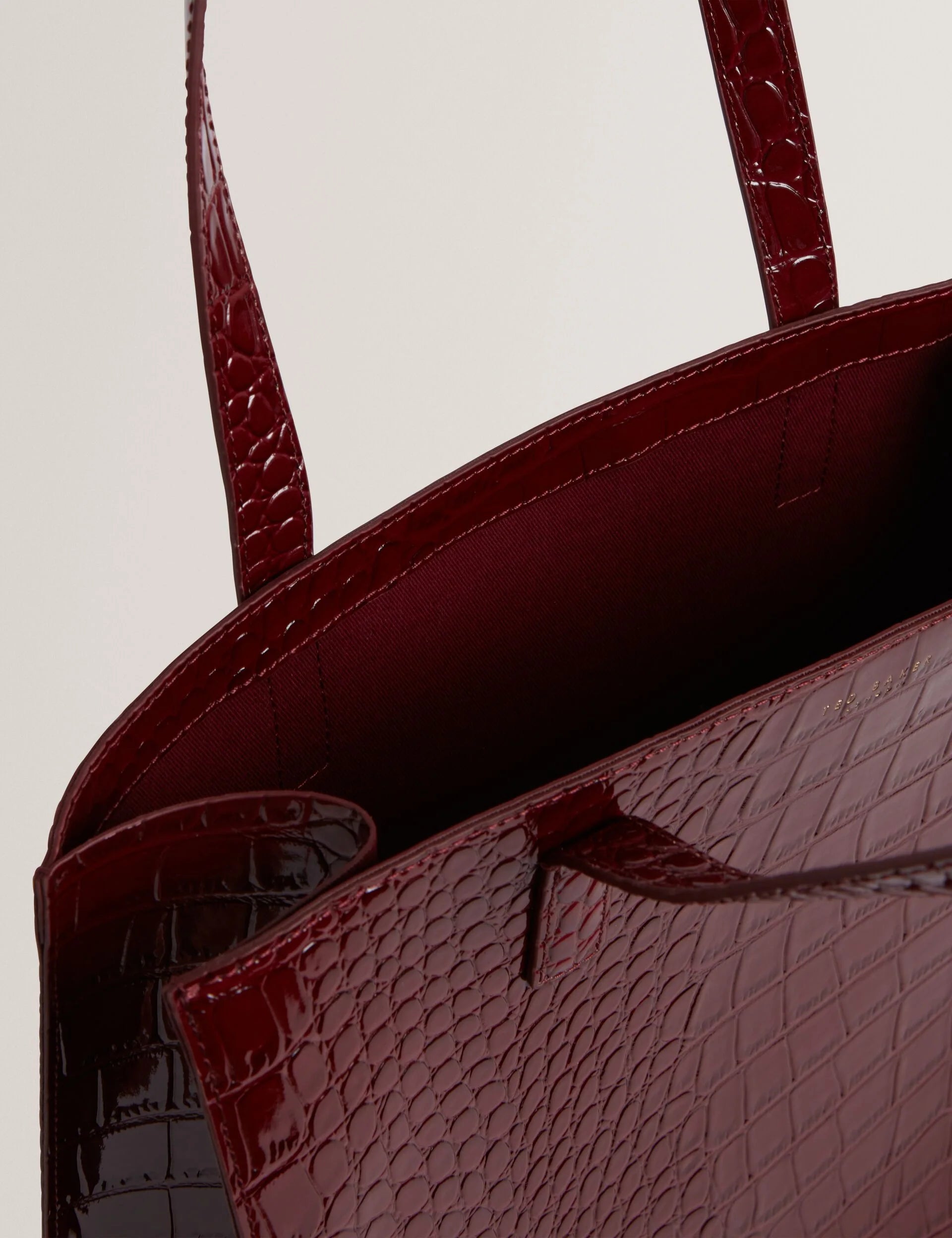 WENELLA: Croc Effect Large Icon Bag