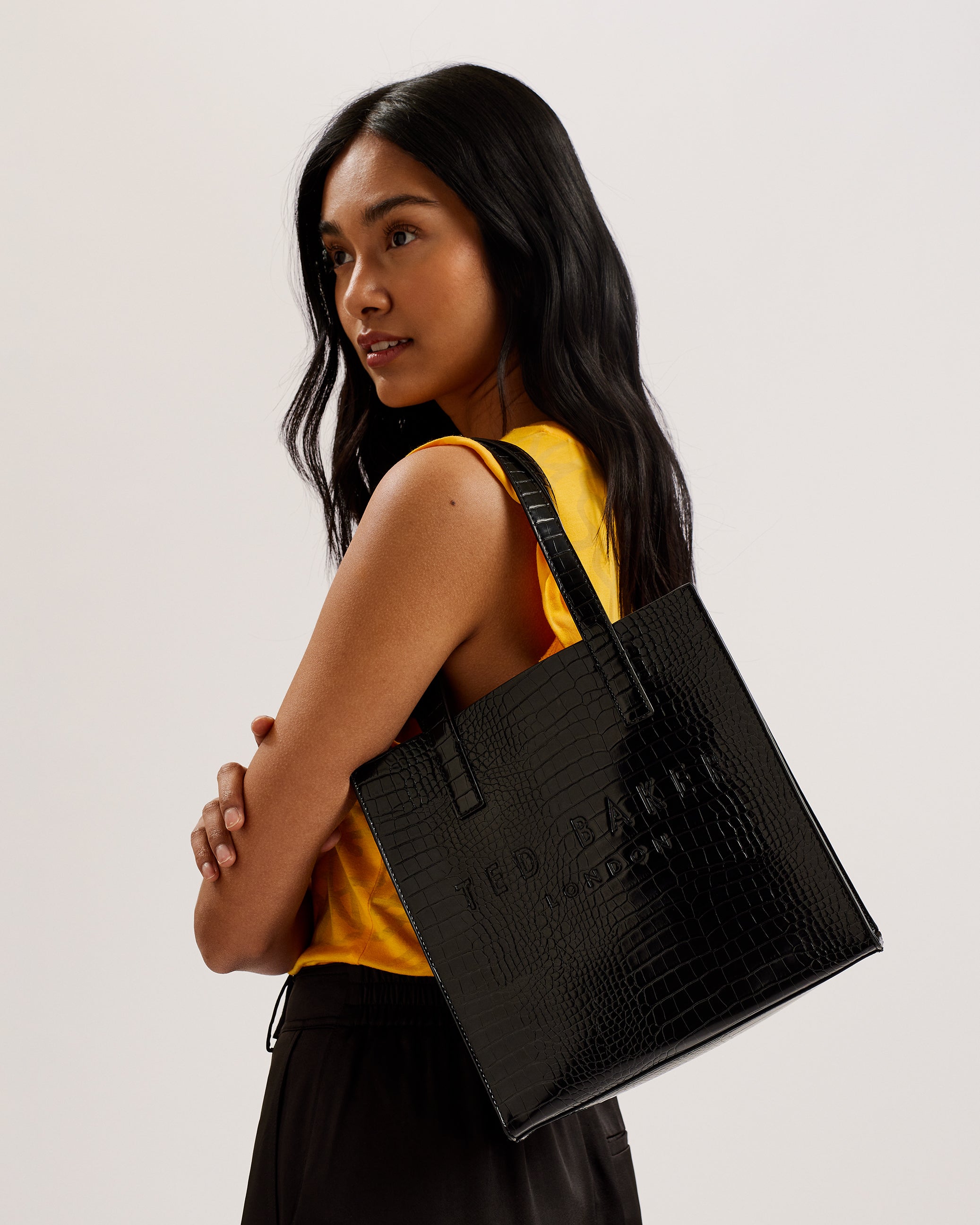 【TED BAKER】Reptcon クロコディテール スモールアイコンバッグ Women's Reptcon-Croc Effect Small Icon Bag Black – Poseidon
