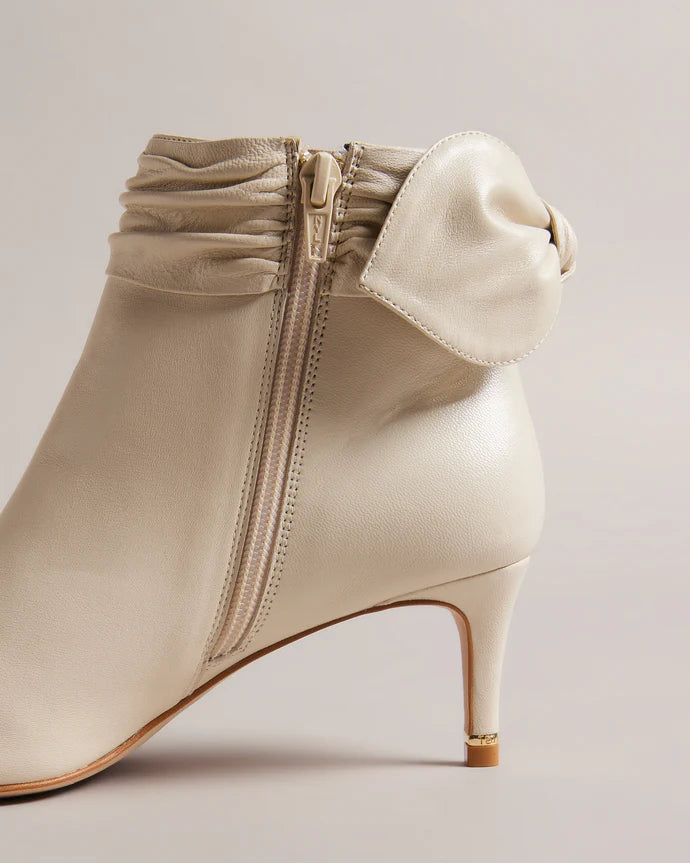 Women's Yonas Natural