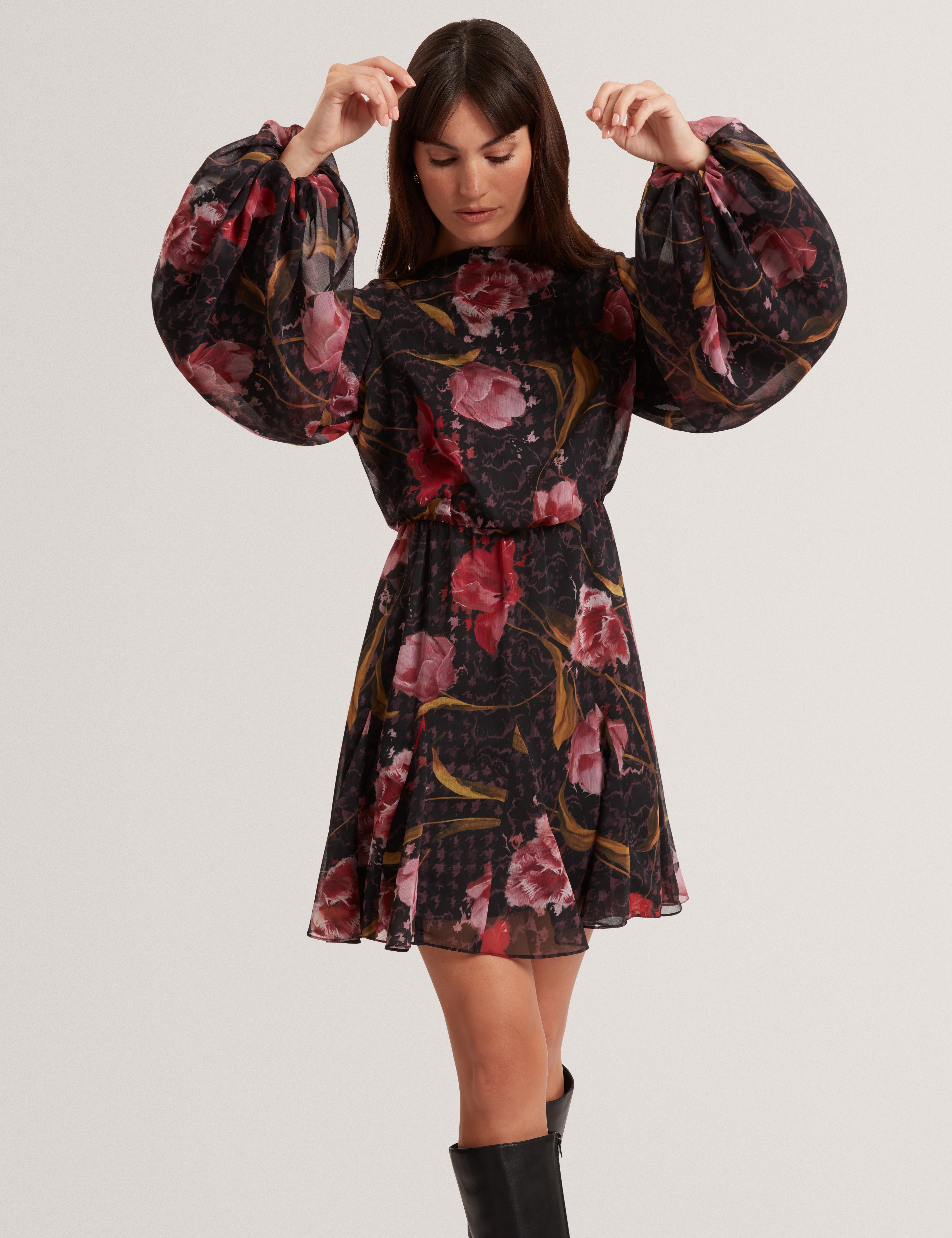 ENDRINA: Long Sleeve Printed Midi Dress