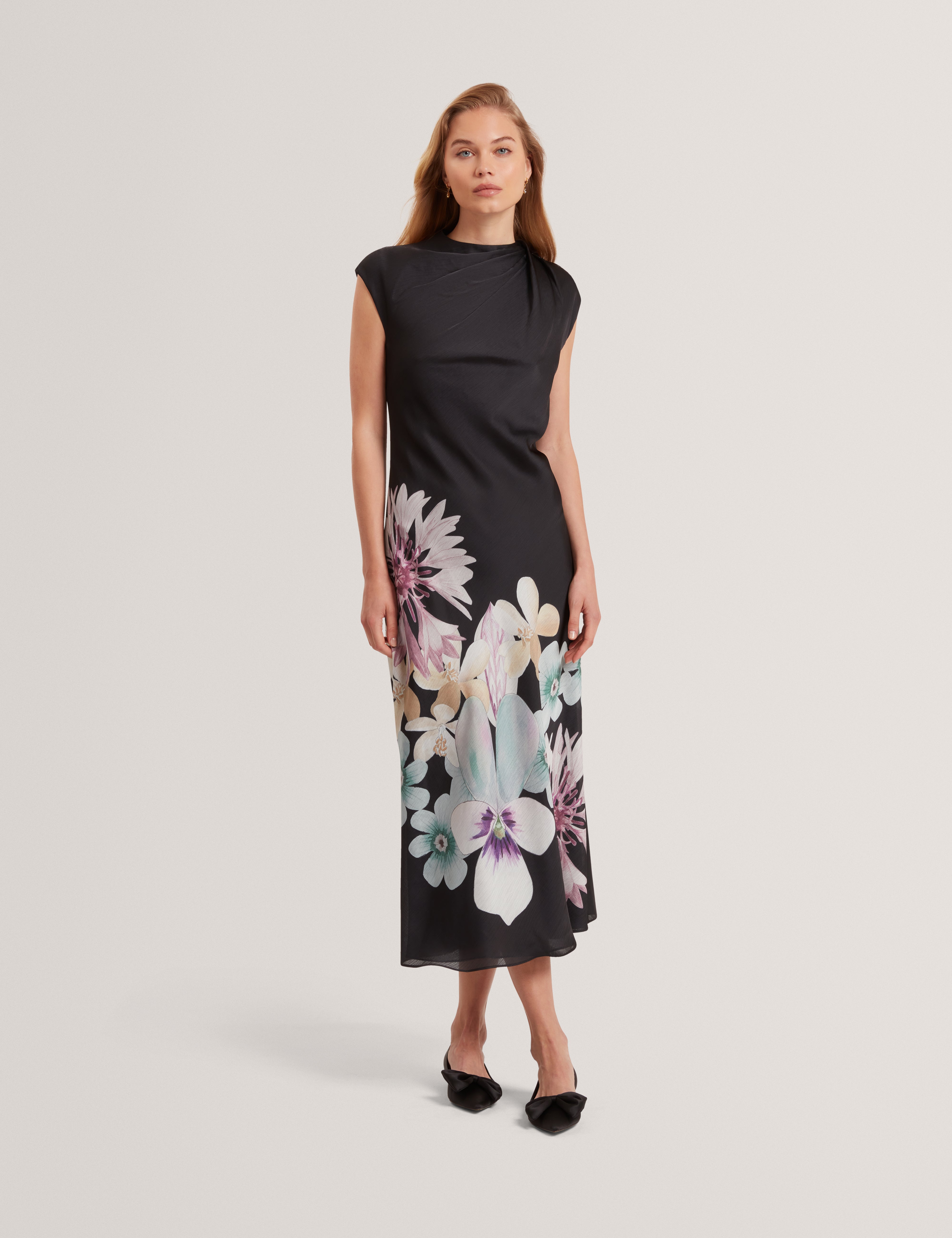 DEMITA: Printed Short Sleeve Draped Neck Midi Dr