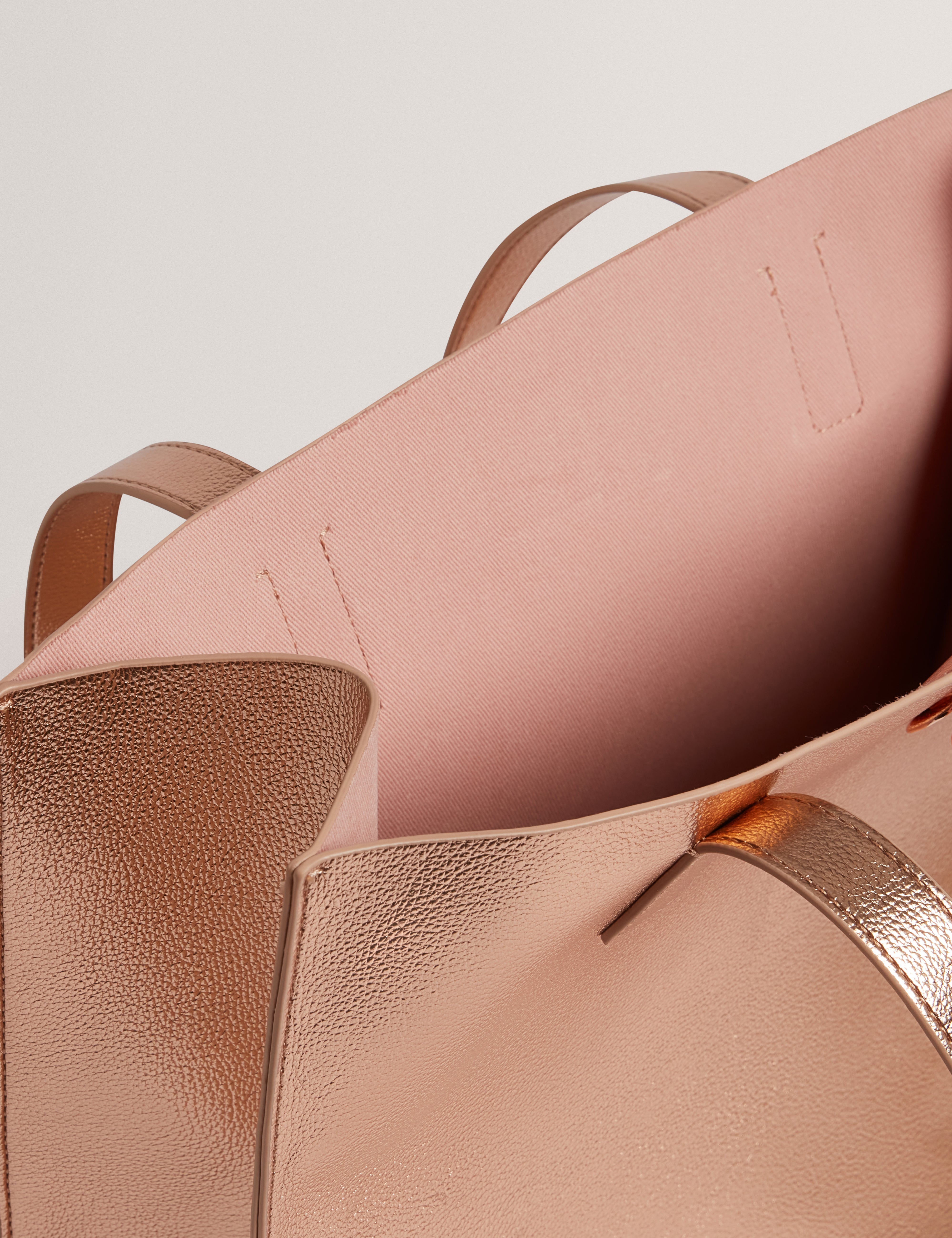 ROSMAH: Rose Detail Metallic Large Icon Bag