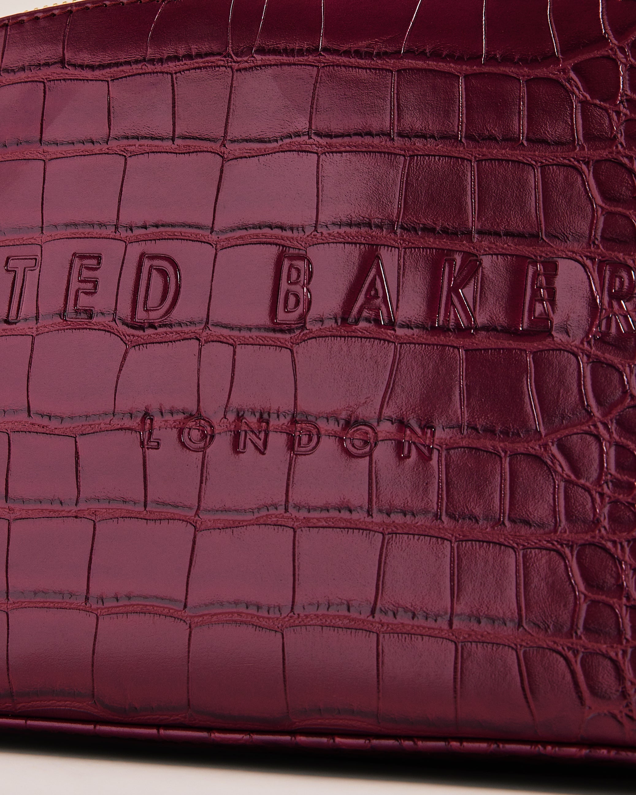 Women's Crocala-Imitation Croc Makeup Bag Dp-Purple