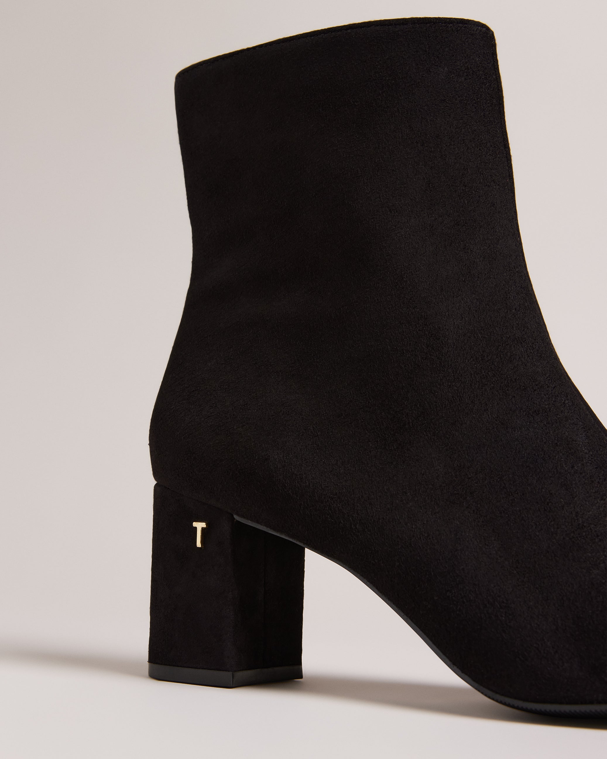 Women's Neomie Black