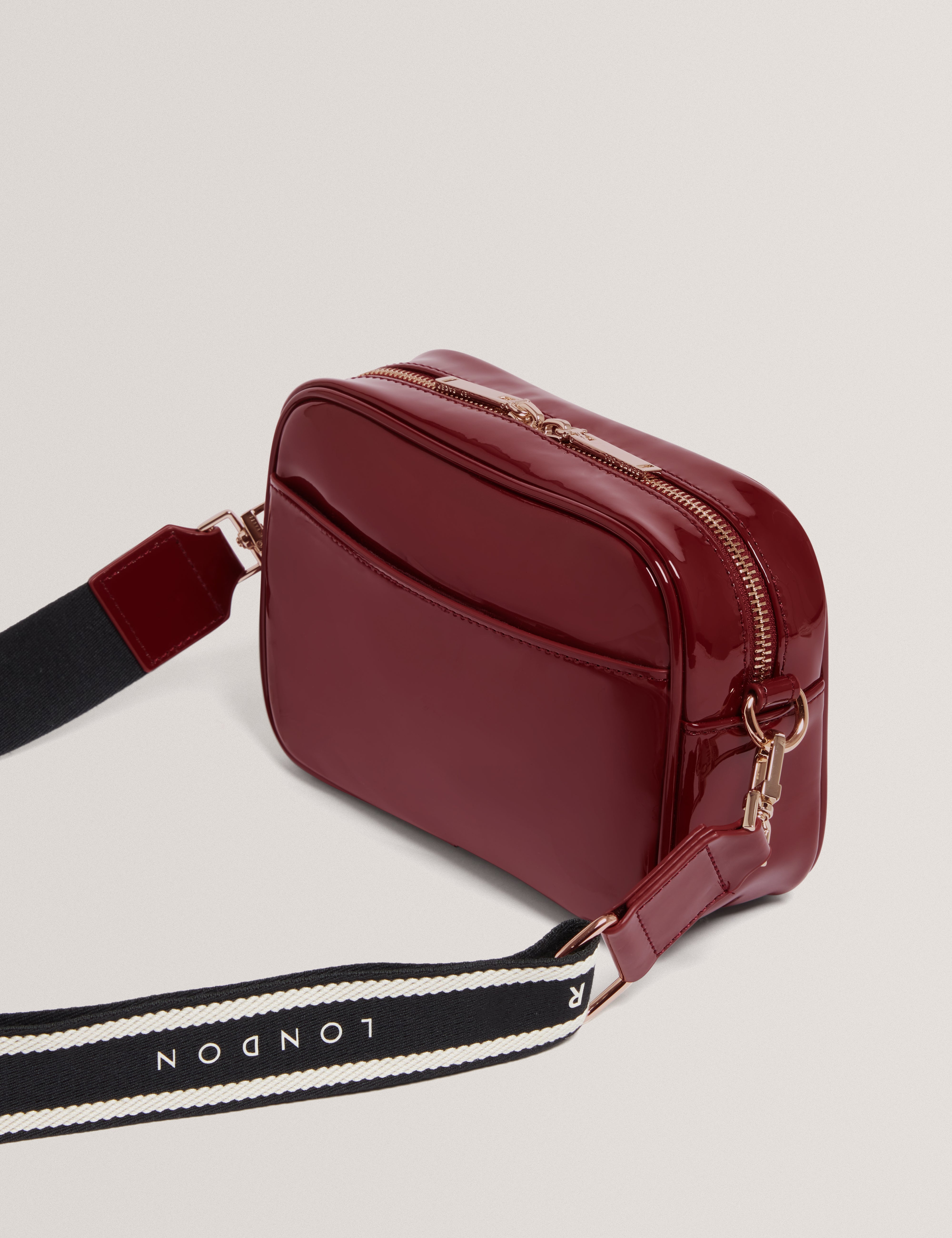 LOUEEY: Webbing Detail Camera Bag