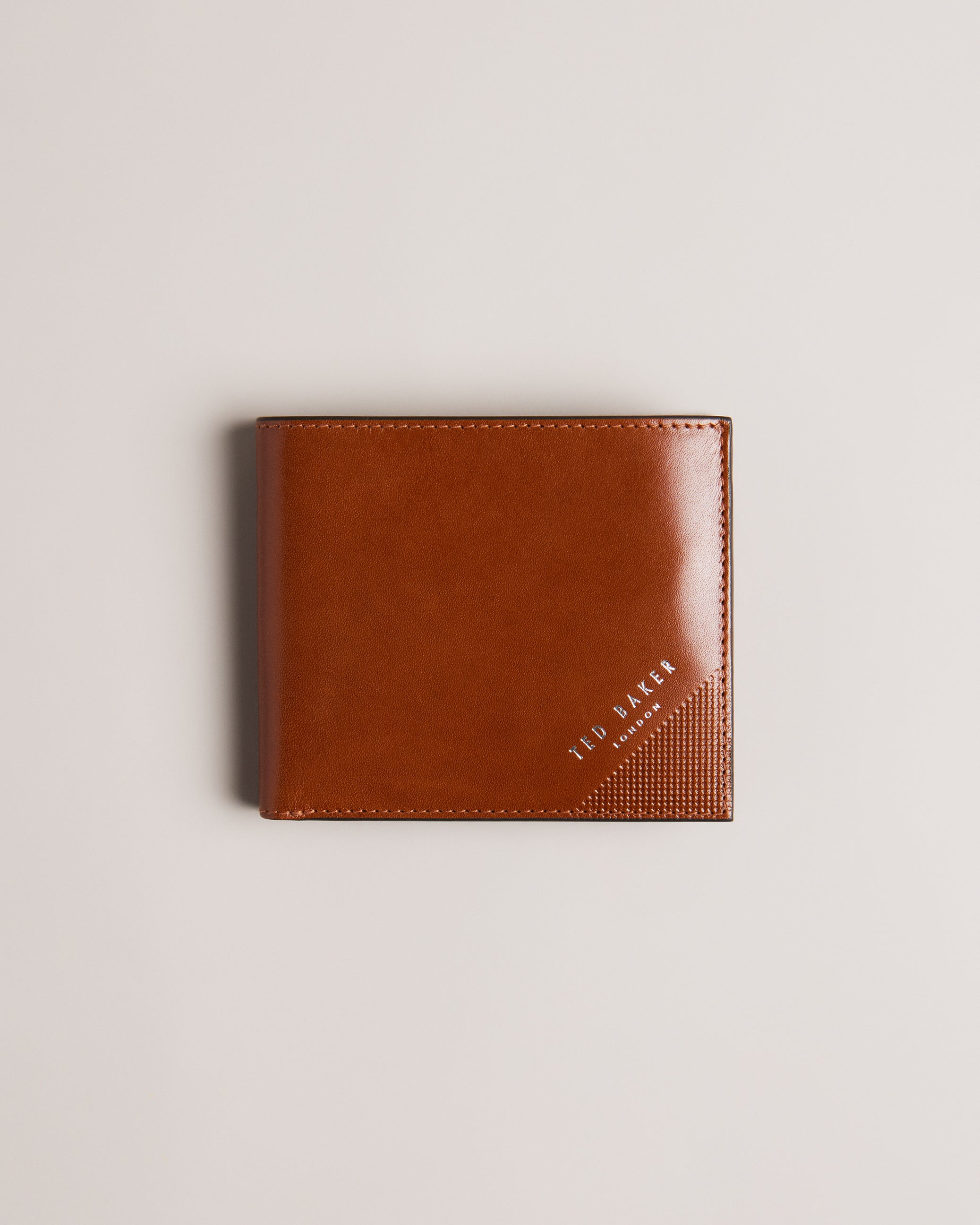 Men's Prugs-Embossed Corner Leather Bifold Tan