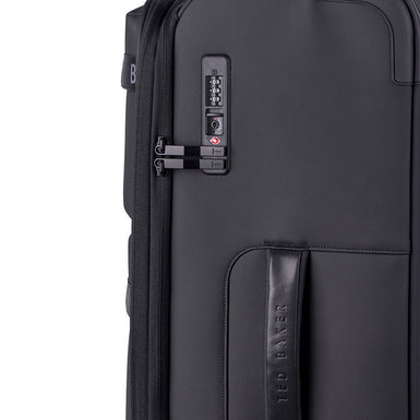 QUANTUM: Medium 4 Wheel Trolley Case Black