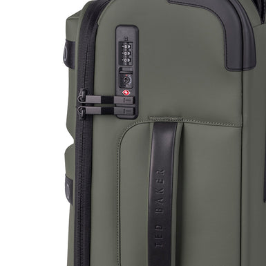 QUANTUM: 4 Wheel Carry On Trolley Case Green